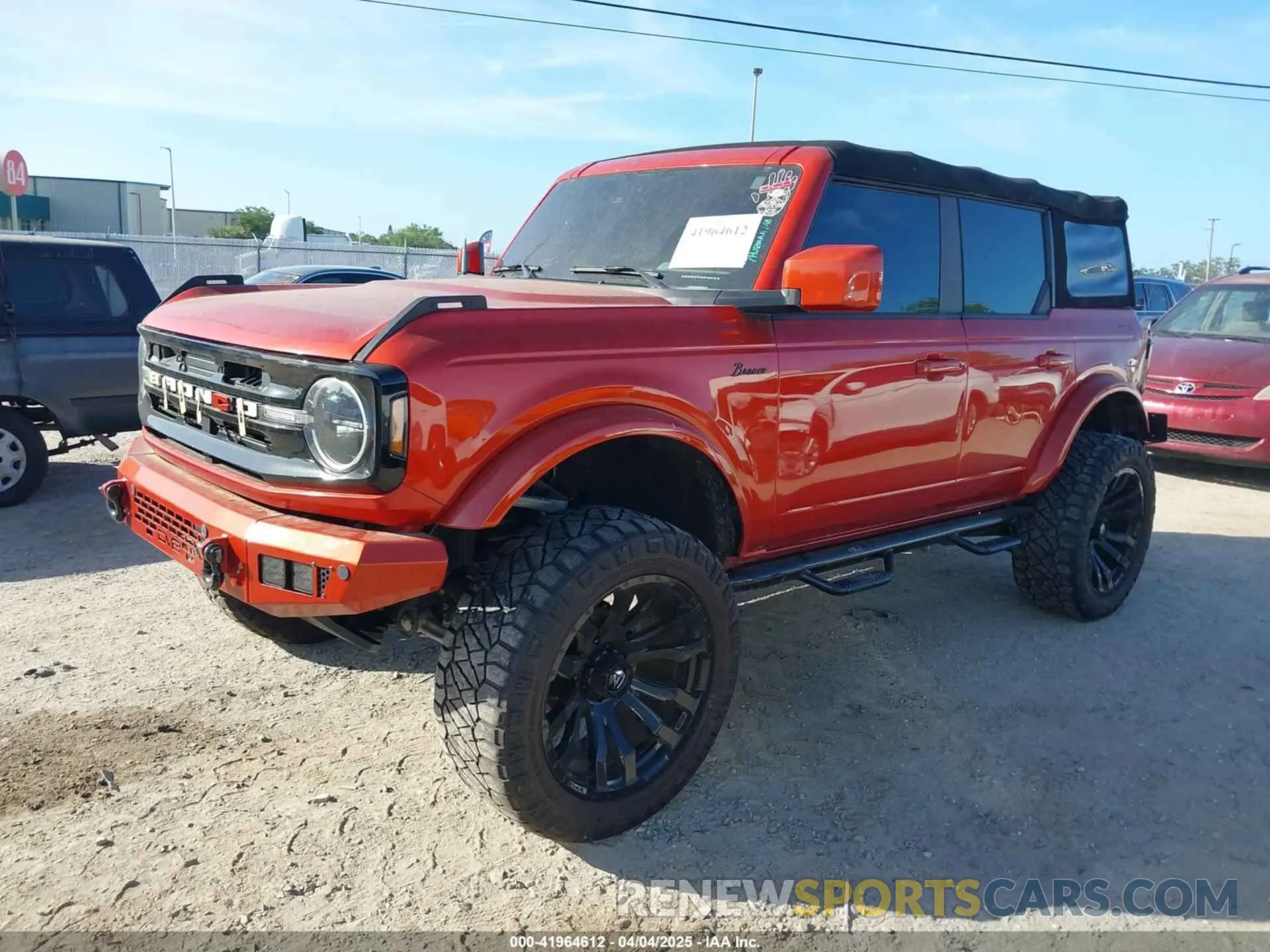2 fotografías del automóvil dañado 1FMEE5BP6PLB00140 FORD BRONCO 2023