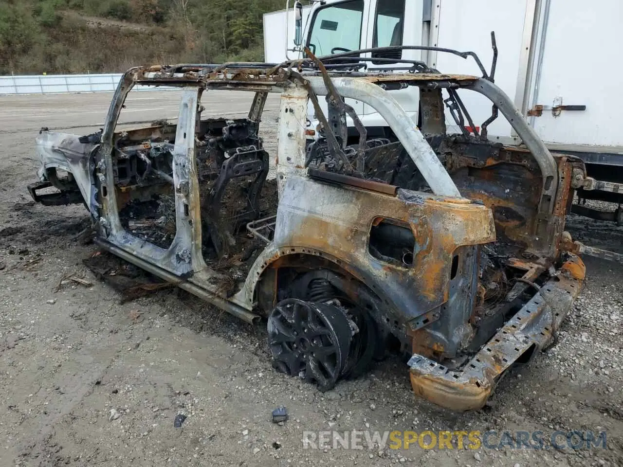 2 fotografías del automóvil dañado 1FMEE5DH3PLC03568 FORD BRONCO 2023