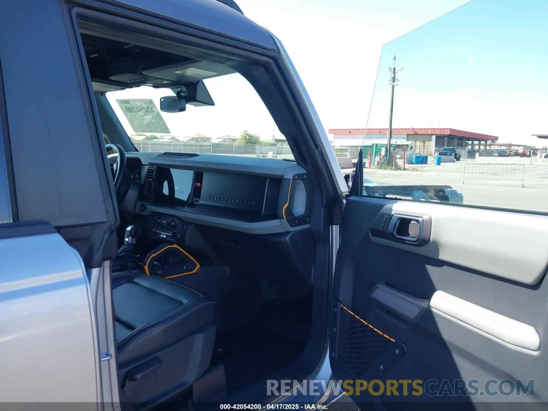 5 fotografías del automóvil dañado 1FMEE5DHXPLB80726 FORD BRONCO 2023