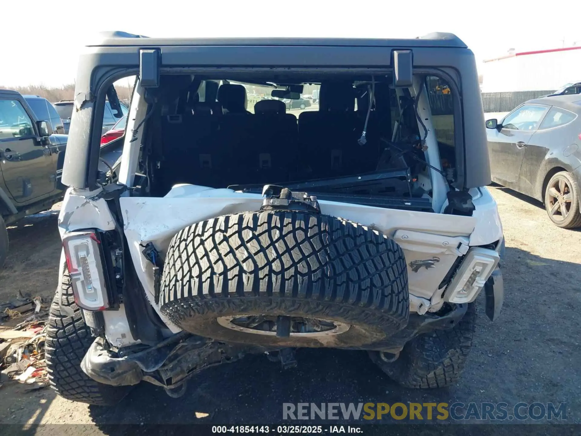 16 fotografías del automóvil dañado 1FMEE5DP0PLC12557 FORD BRONCO 2023