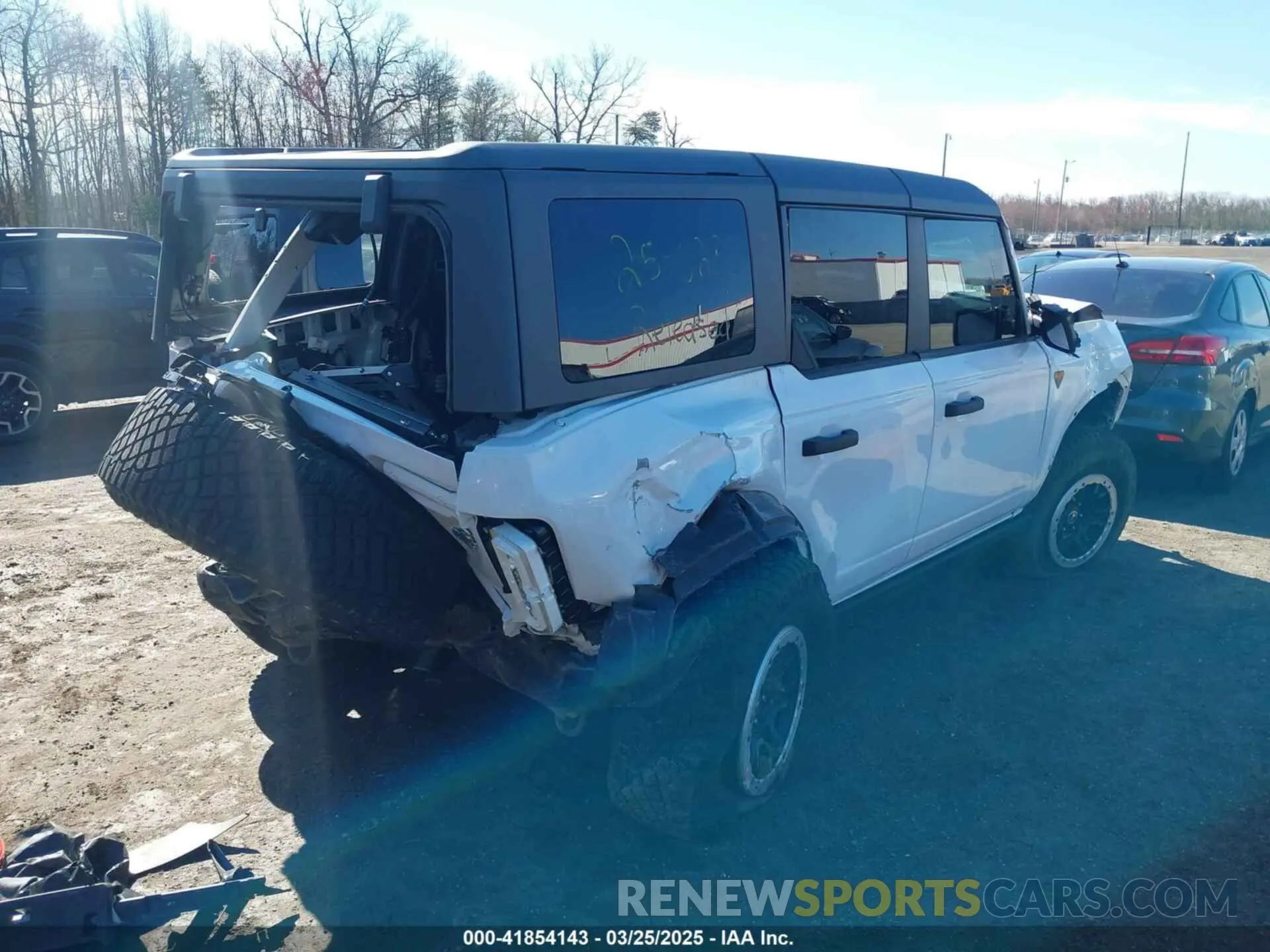 4 fotografías del automóvil dañado 1FMEE5DP0PLC12557 FORD BRONCO 2023