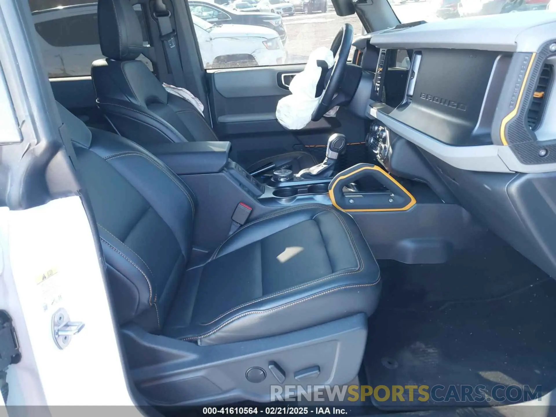 5 fotografías del automóvil dañado 1FMEE5DP1PLC08565 FORD BRONCO 2023