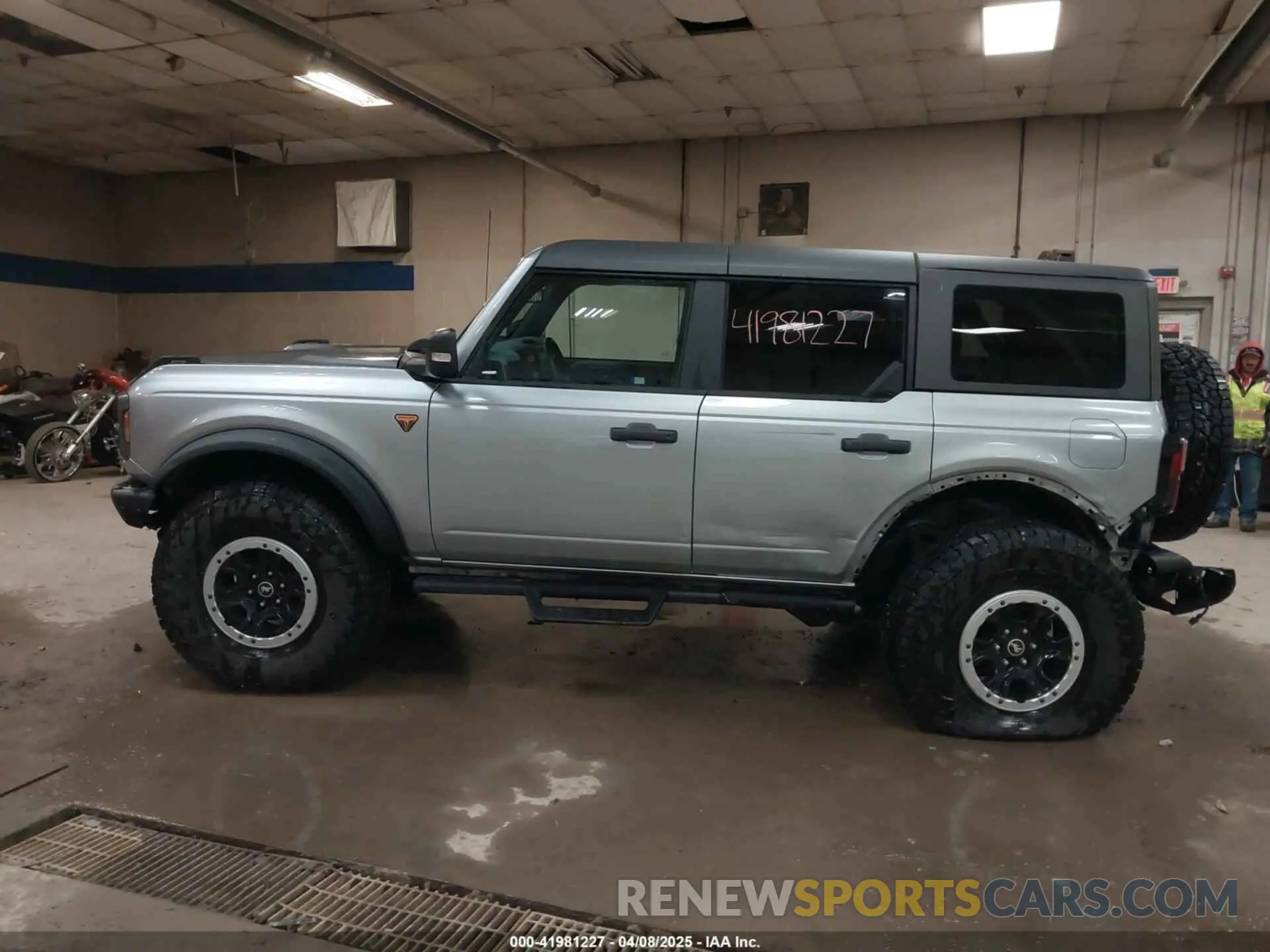 14 fotografías del automóvil dañado 1FMEE5DP2PLB55066 FORD BRONCO 2023