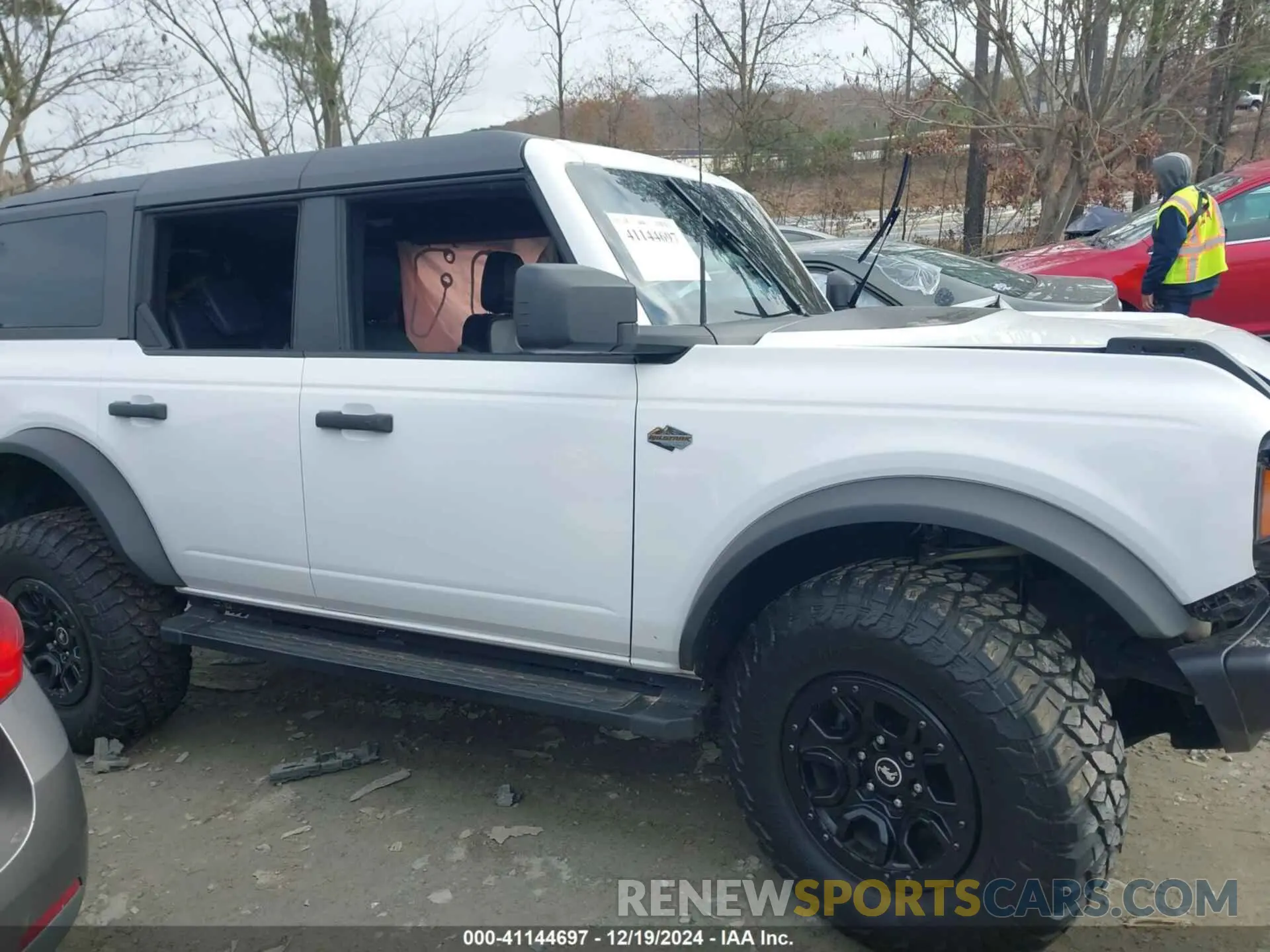 12 fotografías del automóvil dañado 1FMEE5DP7PLB52177 FORD BRONCO 2023
