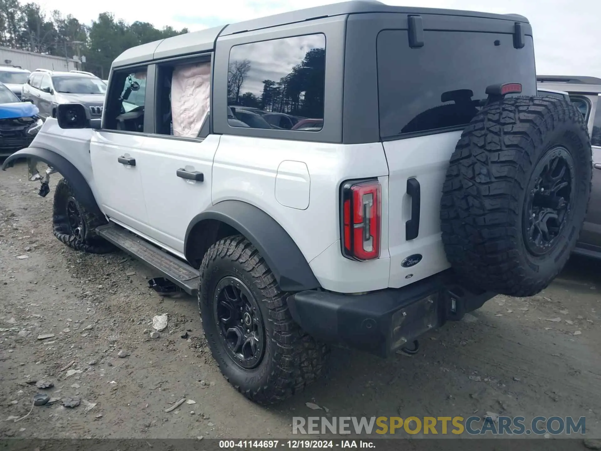 3 fotografías del automóvil dañado 1FMEE5DP7PLB52177 FORD BRONCO 2023