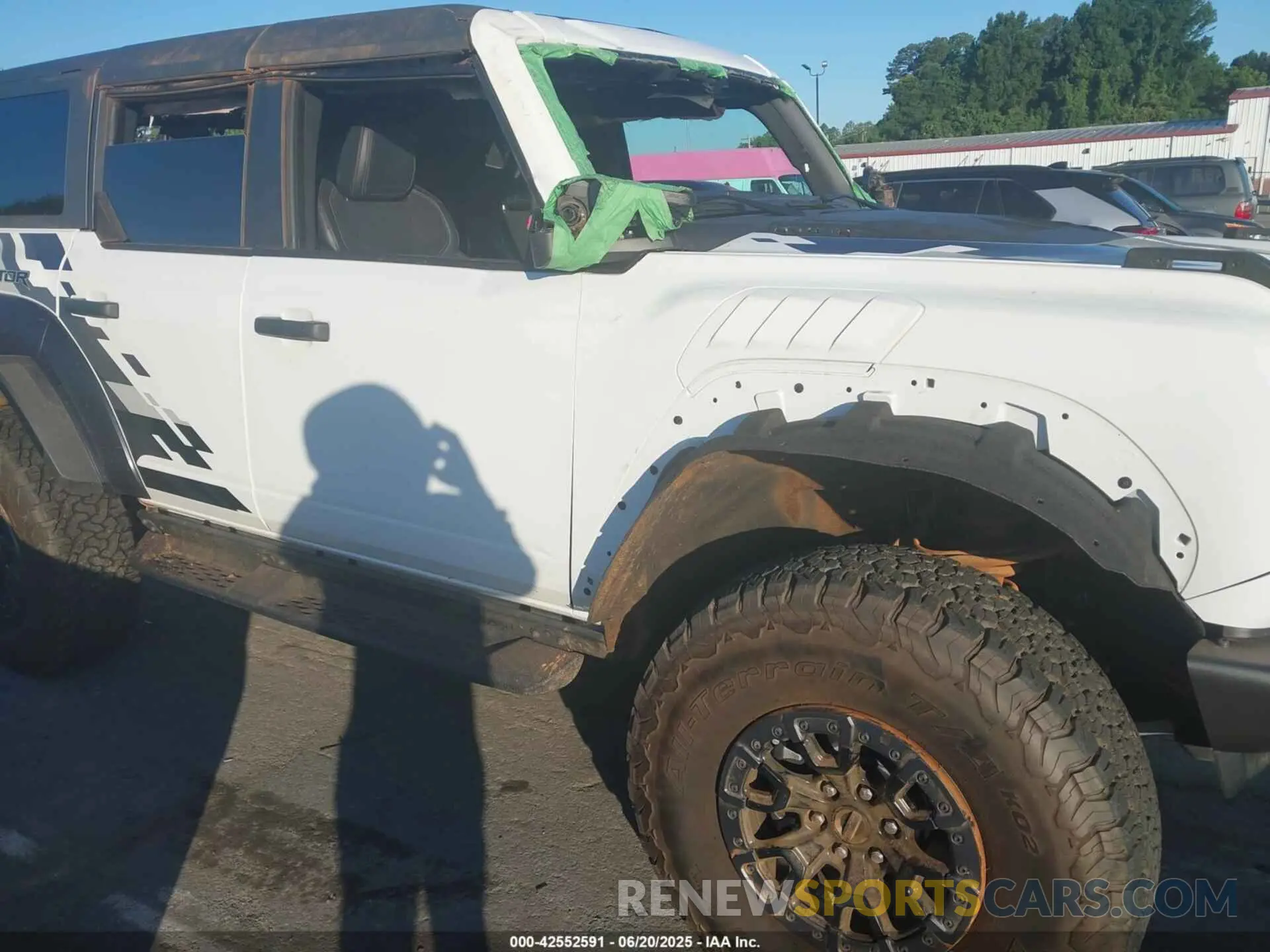 17 fotografías del automóvil dañado 1FMEE5JR0PLB23674 FORD BRONCO 2023