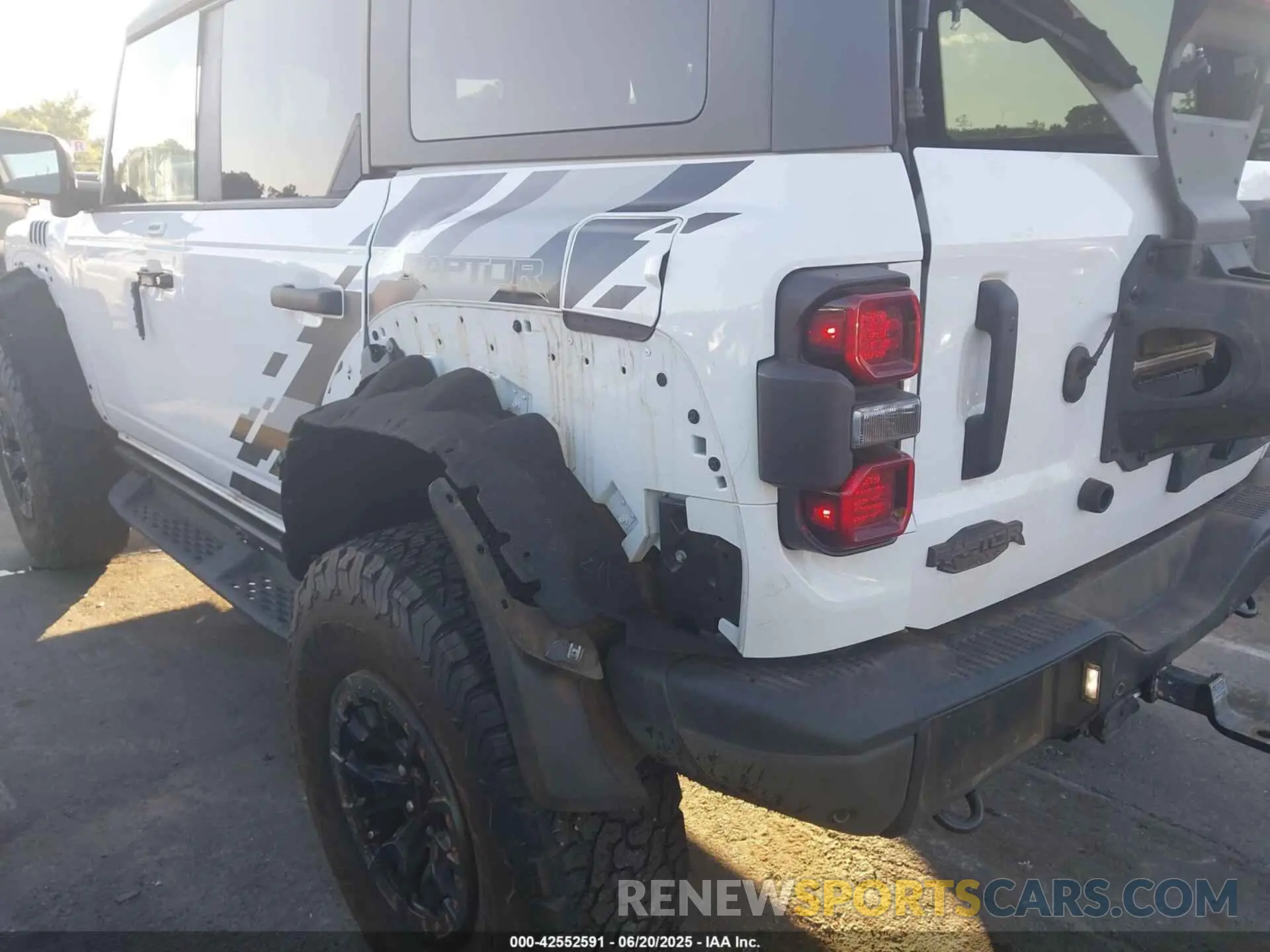 19 fotografías del automóvil dañado 1FMEE5JR0PLB23674 FORD BRONCO 2023