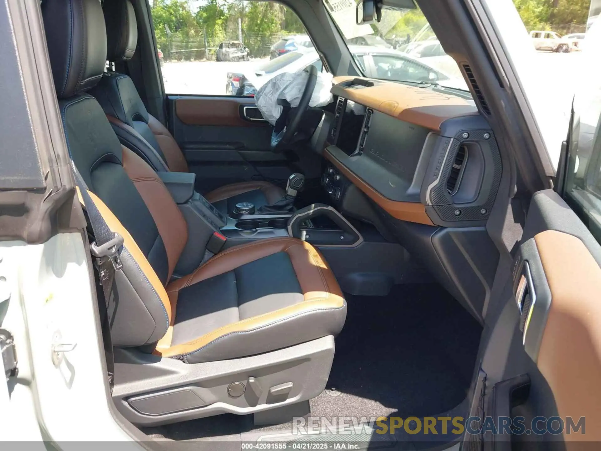 5 fotografías del automóvil dañado 1FMDE8BH4RLB07497 FORD BRONCO 2024
