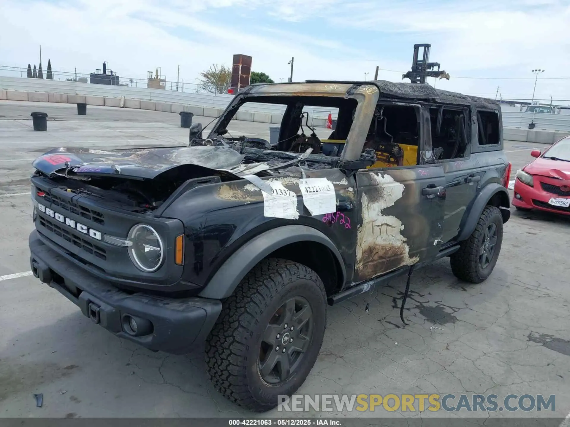 2 fotografías del automóvil dañado 1FMEE1BP2RLA24850 FORD BRONCO 2024