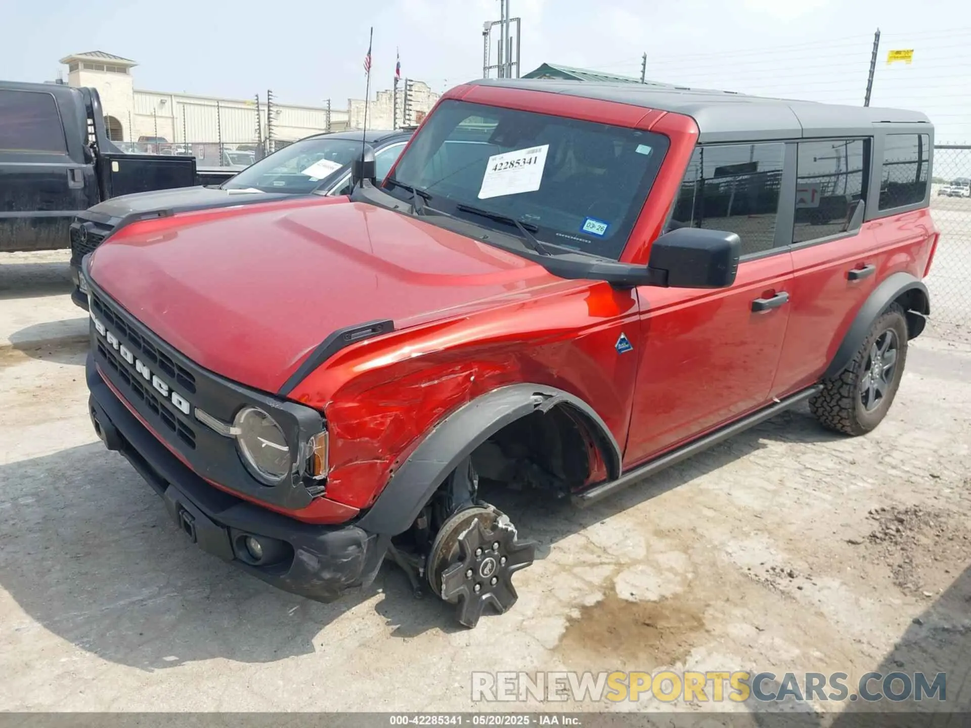 2 fotografías del automóvil dañado 1FMEE1BP8RLA06515 FORD BRONCO 2024