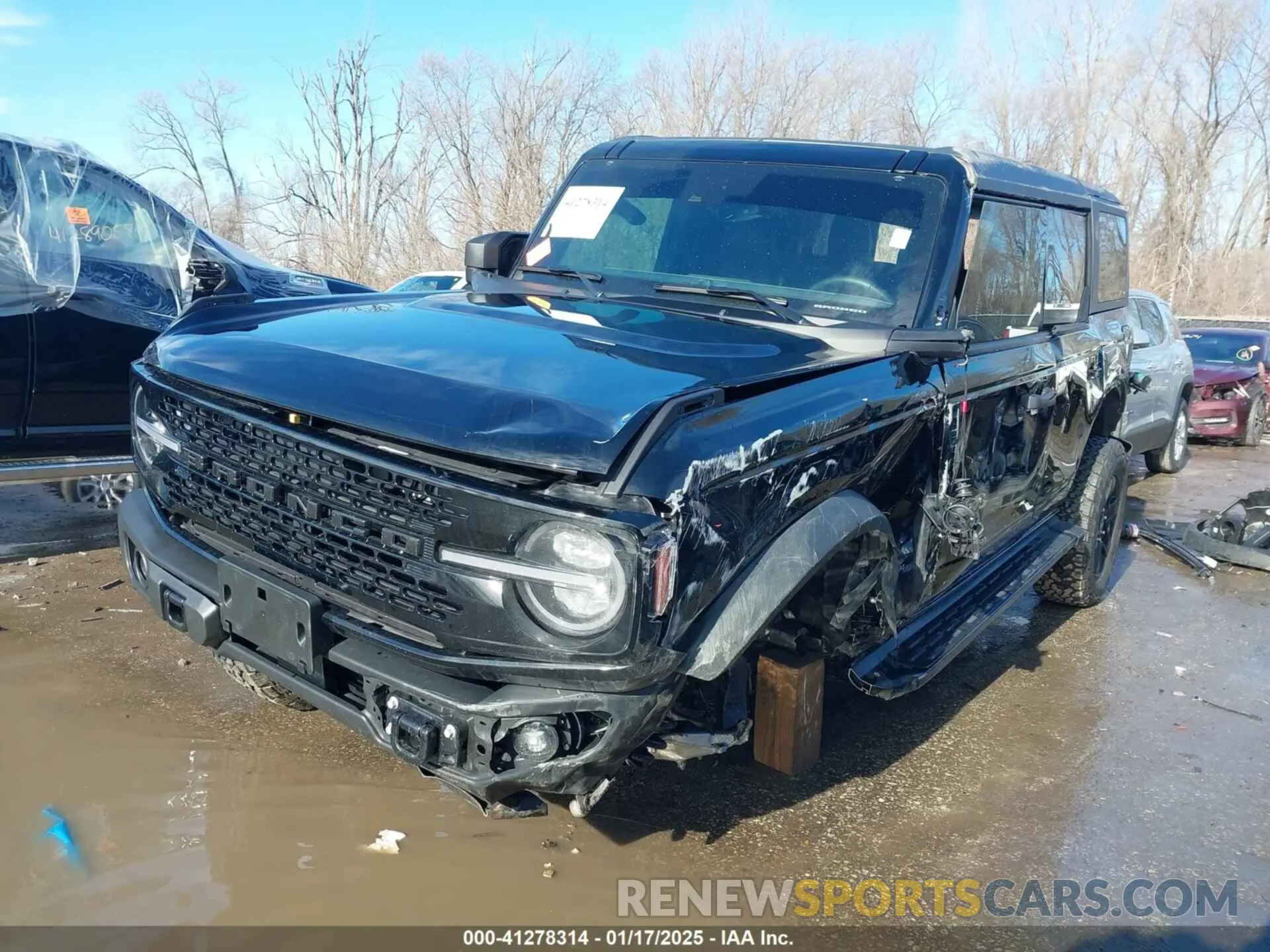 2 fotografías del automóvil dañado 1FMEE1BPXRLA19167 FORD BRONCO 2024
