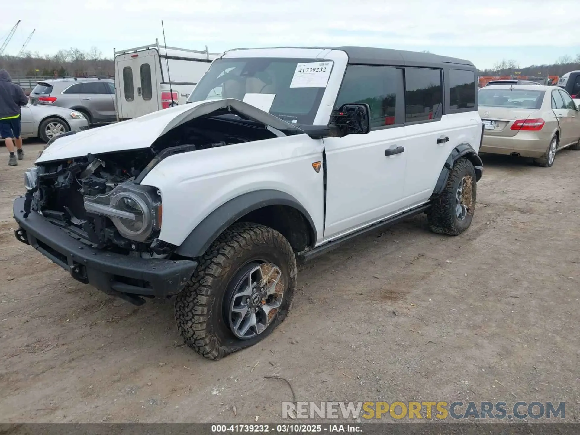 2 fotografías del automóvil dañado 1FMEE9BP1RLA93737 FORD BRONCO 2024