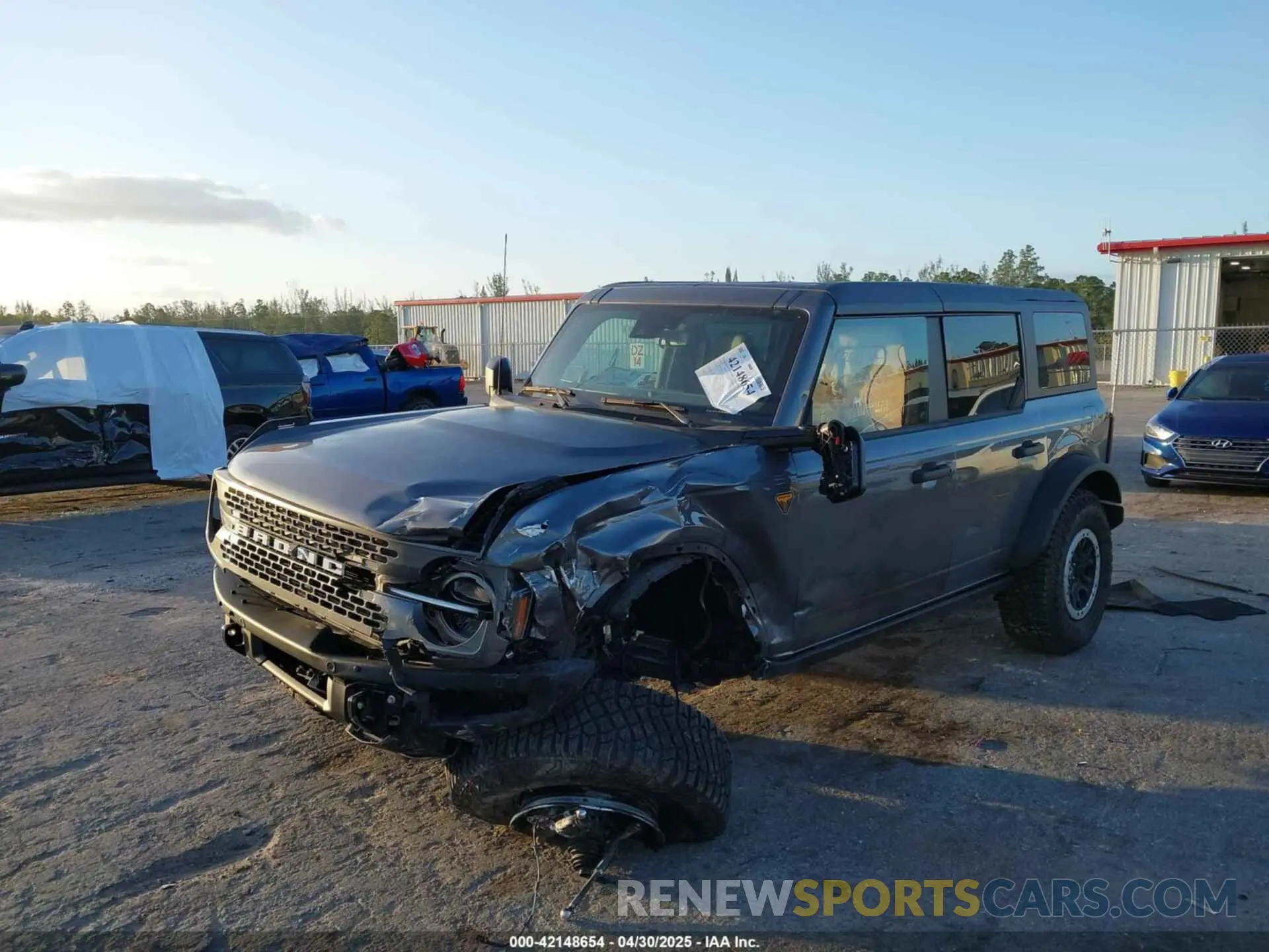 2 fotografías del automóvil dañado 1FMEE9BP8RLA41215 FORD BRONCO 2024