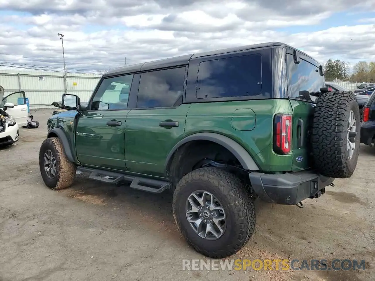 2 fotografías del automóvil dañado 1FMEE9BH1RLB47448 FORD BRONCO BAD 2024