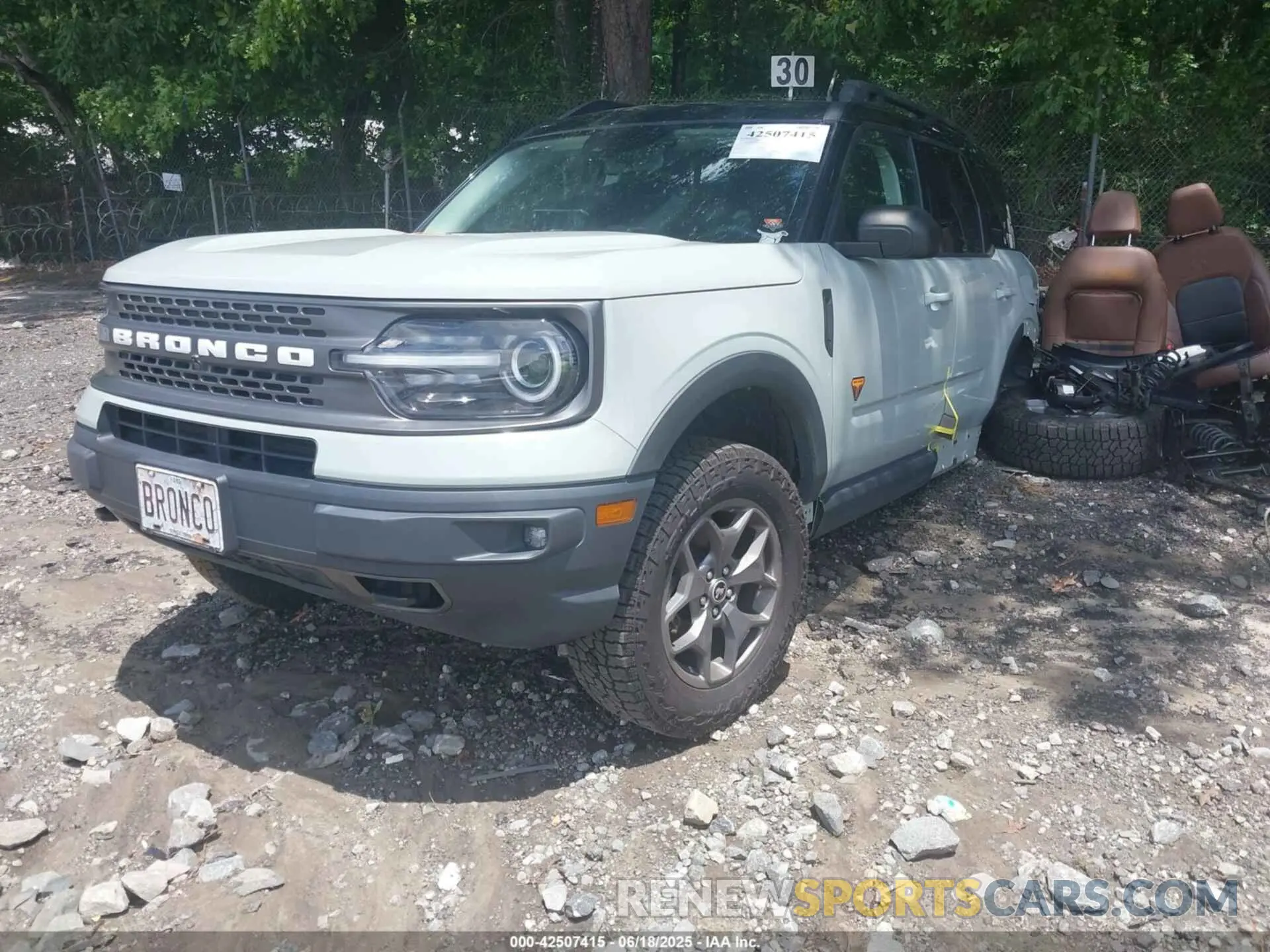 2 fotografías del automóvil dañado 3FMCR9D94MRA55505 FORD BRONCO SPORT 2021
