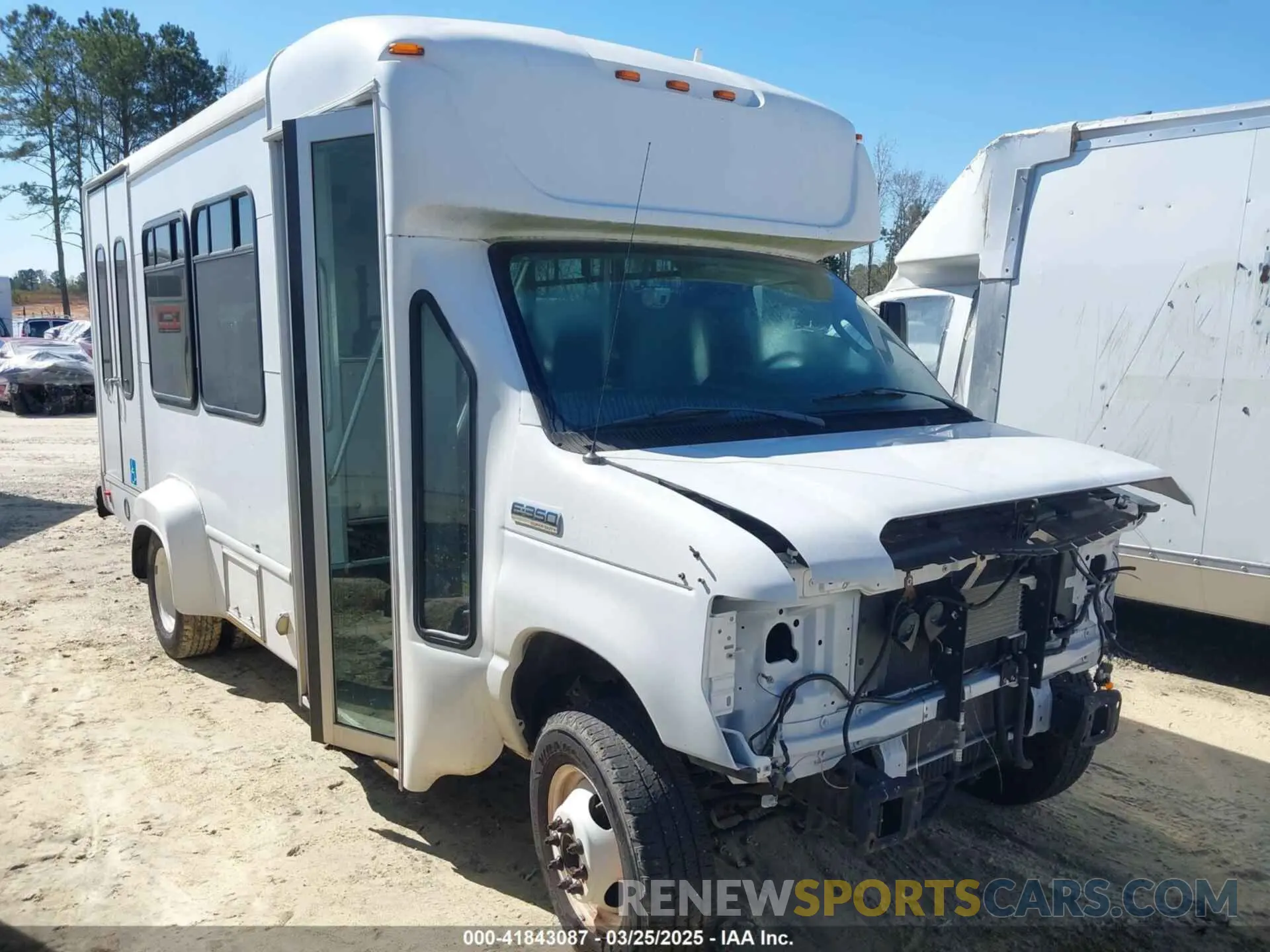 1 fotografías del automóvil dañado 1FDEE3FS4KDC21500 FORD E-350 CUTAWAY 2019