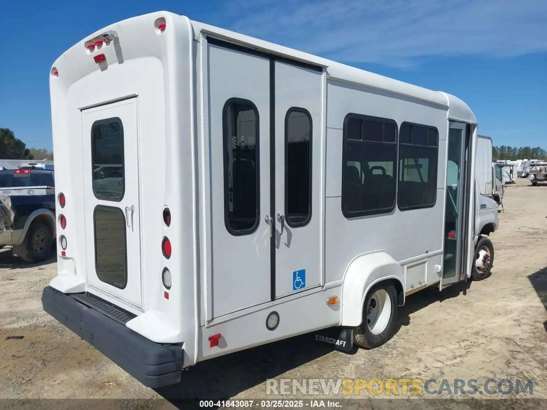 4 fotografías del automóvil dañado 1FDEE3FS4KDC21500 FORD E-350 CUTAWAY 2019