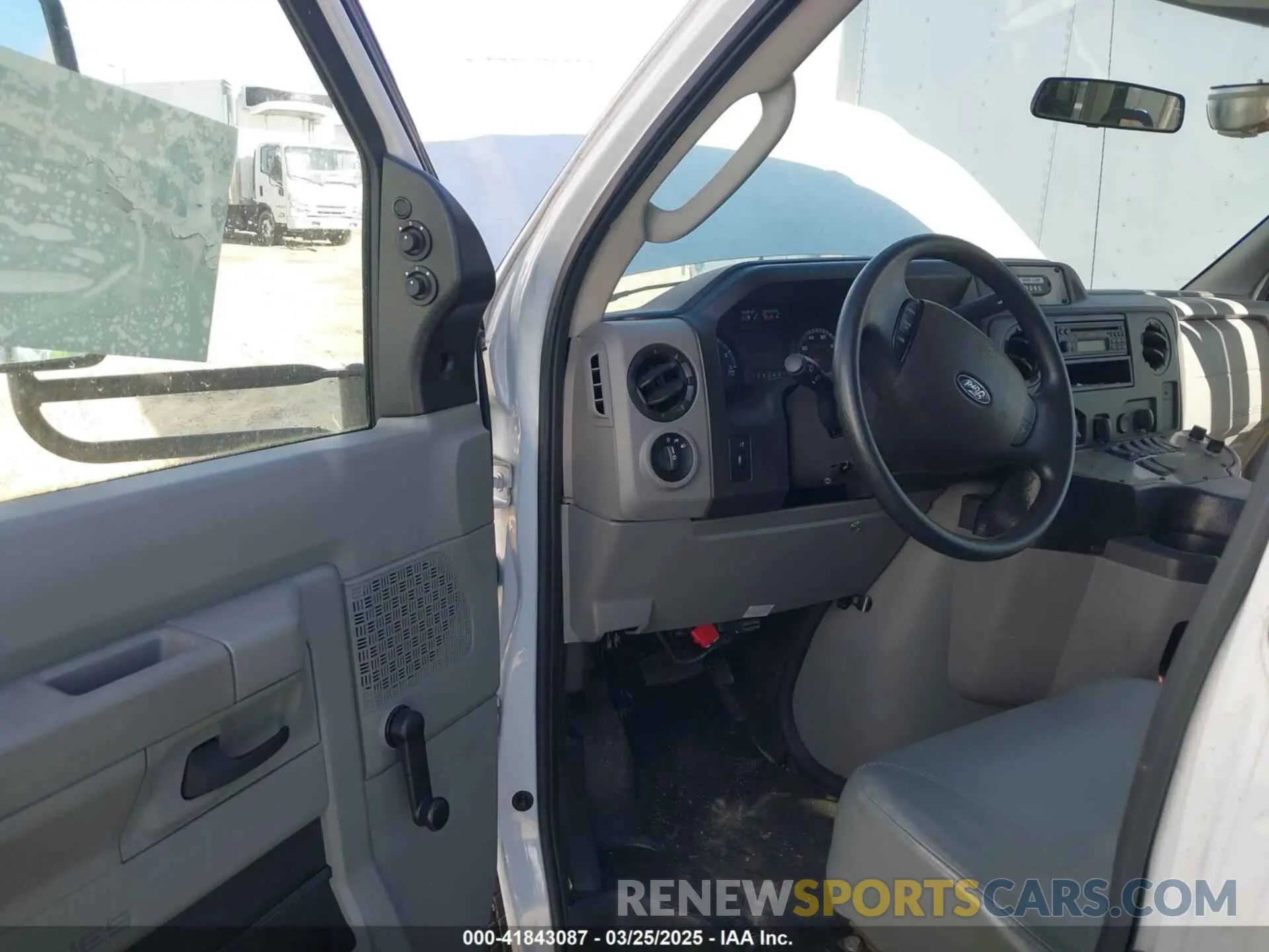 6 fotografías del automóvil dañado 1FDEE3FS4KDC21500 FORD E-350 CUTAWAY 2019