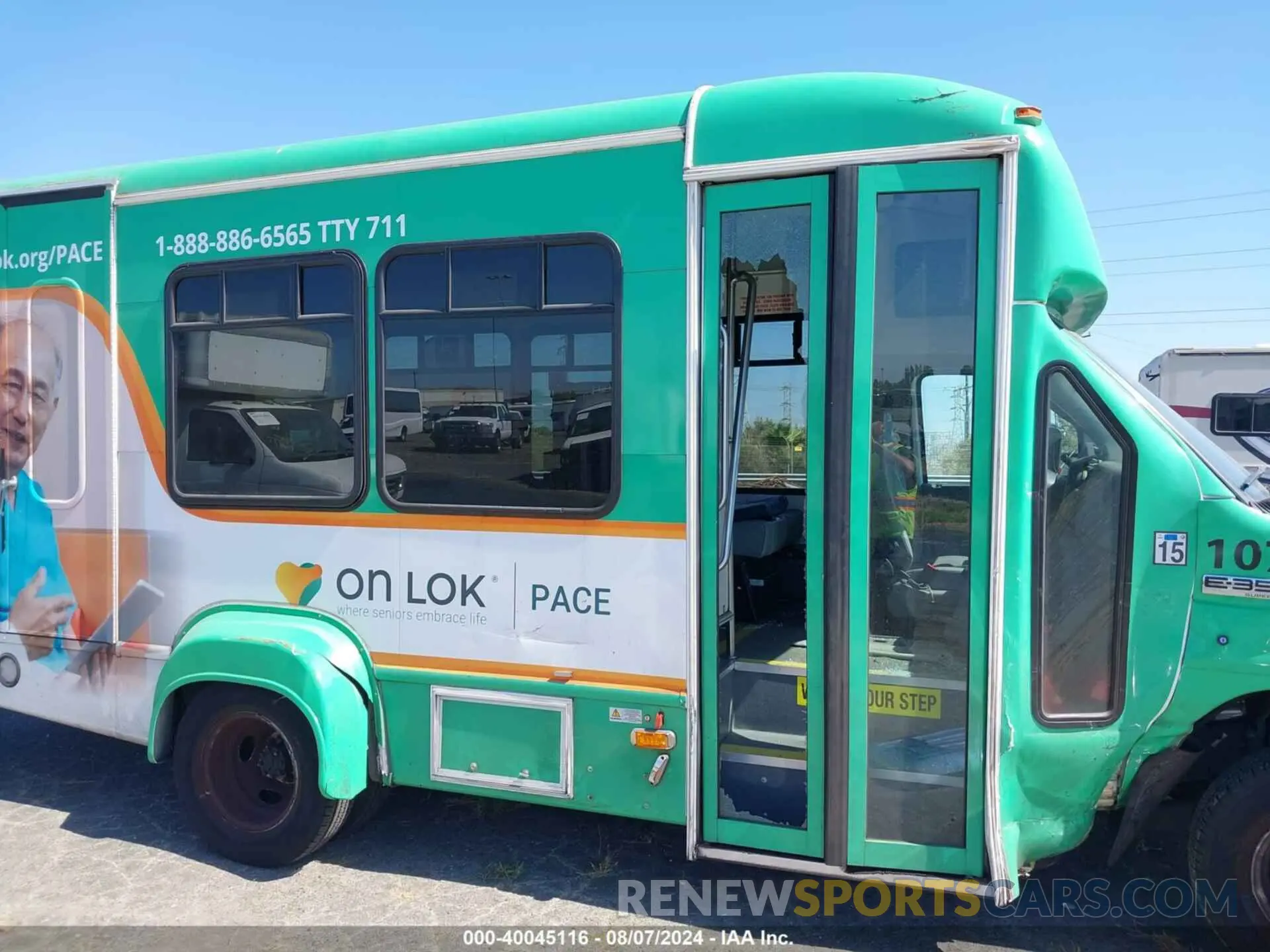 17 fotografías del automóvil dañado 1FDEE3FS6KDC17707 FORD E-350 CUTAWAY 2019