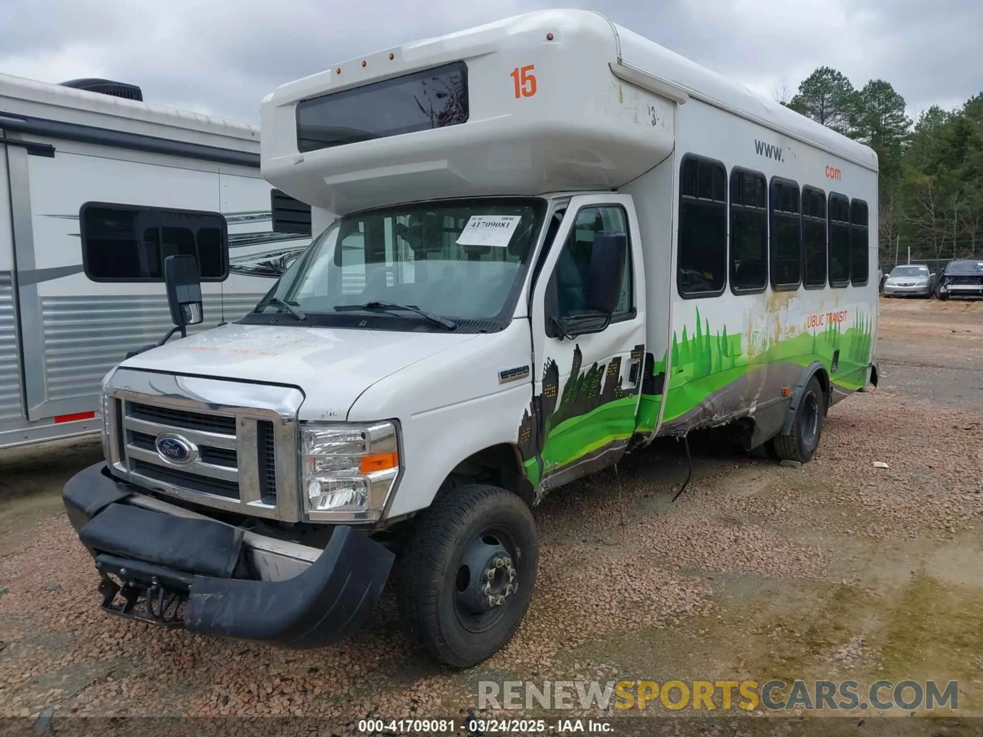 2 fotografías del automóvil dañado 1FDEE3FS7KDC59562 FORD E-350 CUTAWAY 2019