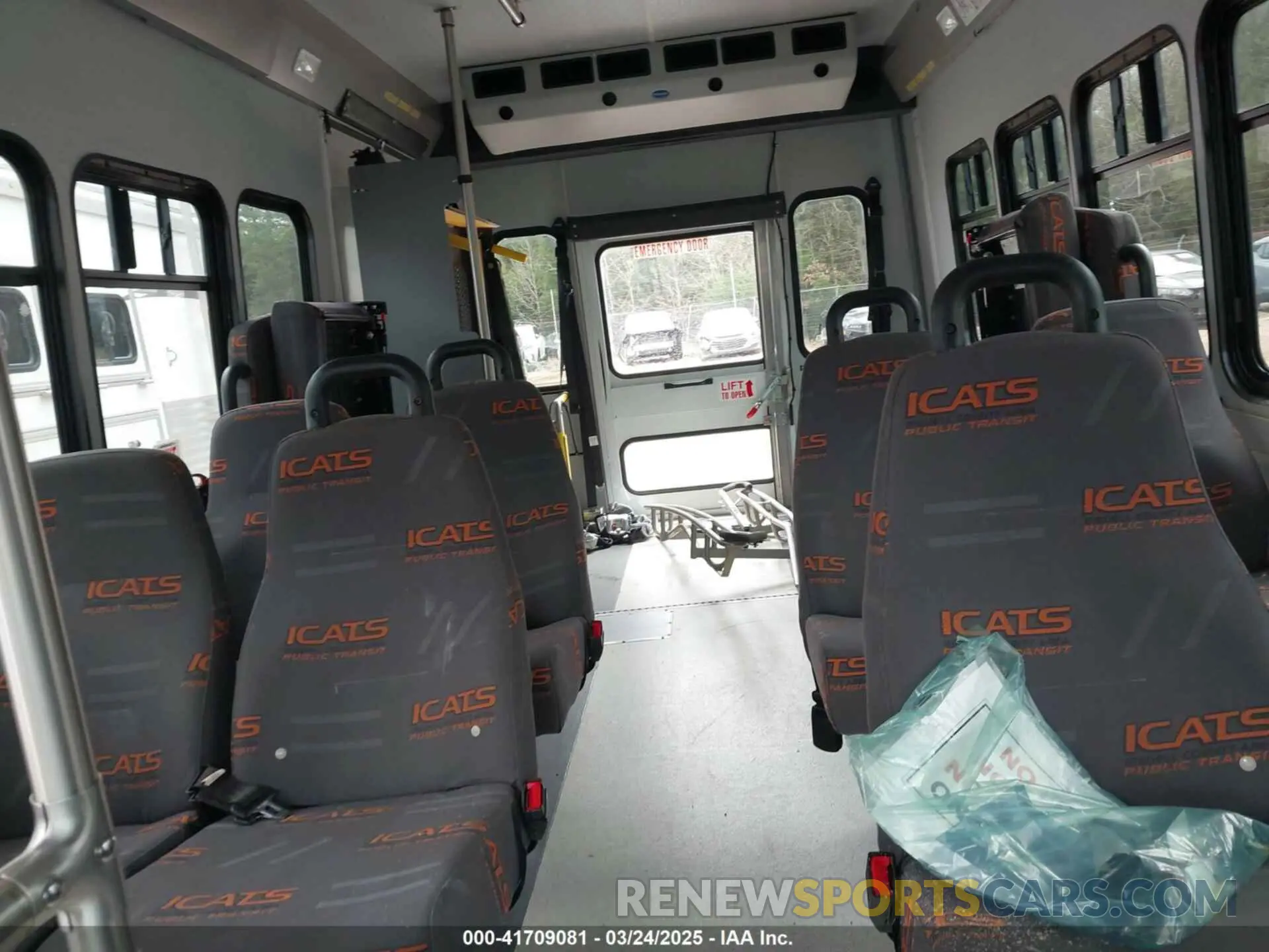 7 fotografías del automóvil dañado 1FDEE3FS7KDC59562 FORD E-350 CUTAWAY 2019