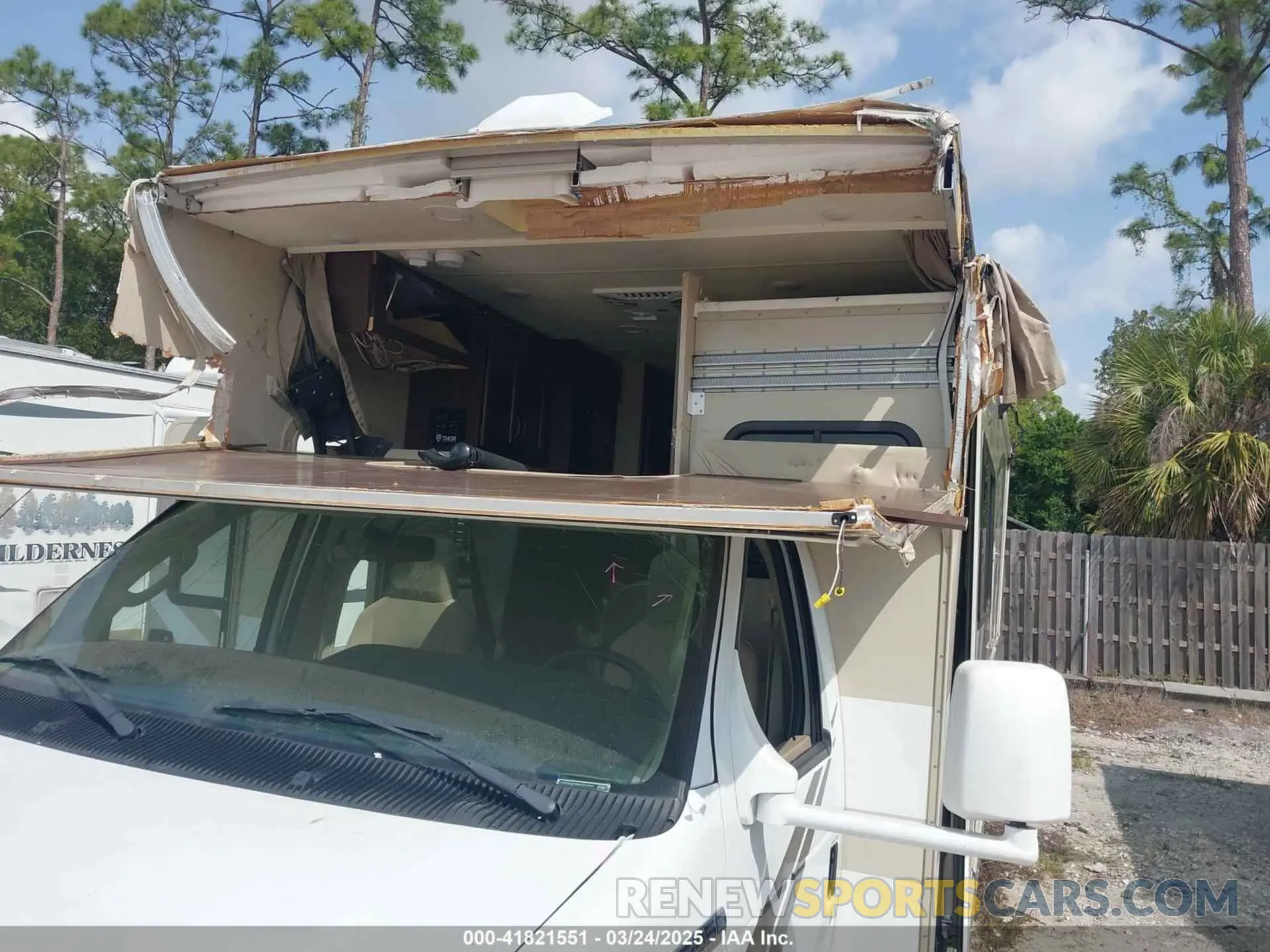 11 fotografías del automóvil dañado 1FDWE3FS0KDC25208 FORD E-350 CUTAWAY 2019