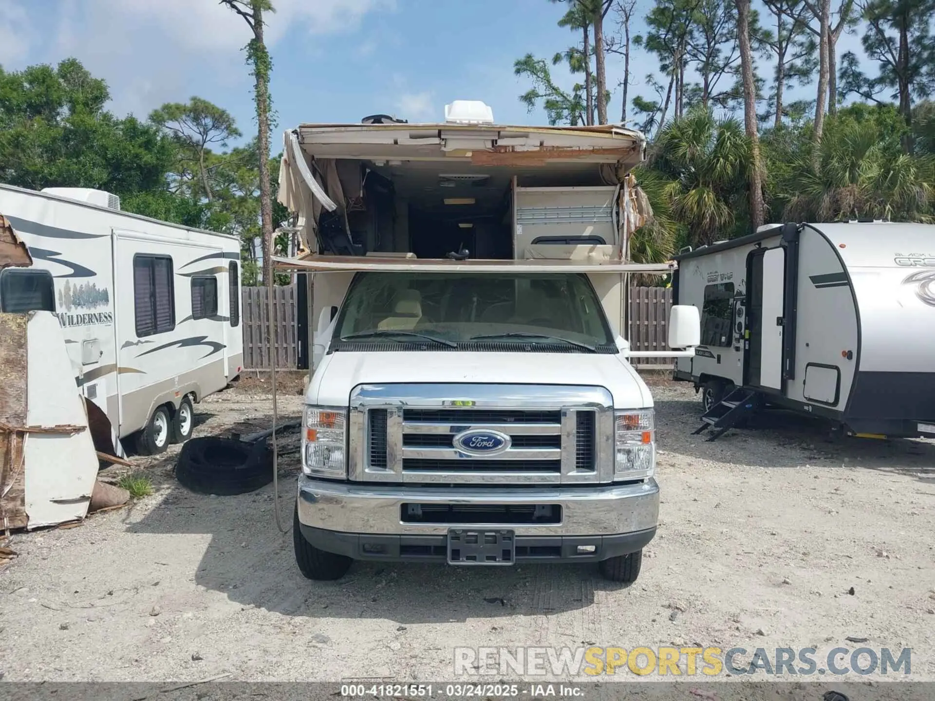 16 fotografías del automóvil dañado 1FDWE3FS0KDC25208 FORD E-350 CUTAWAY 2019