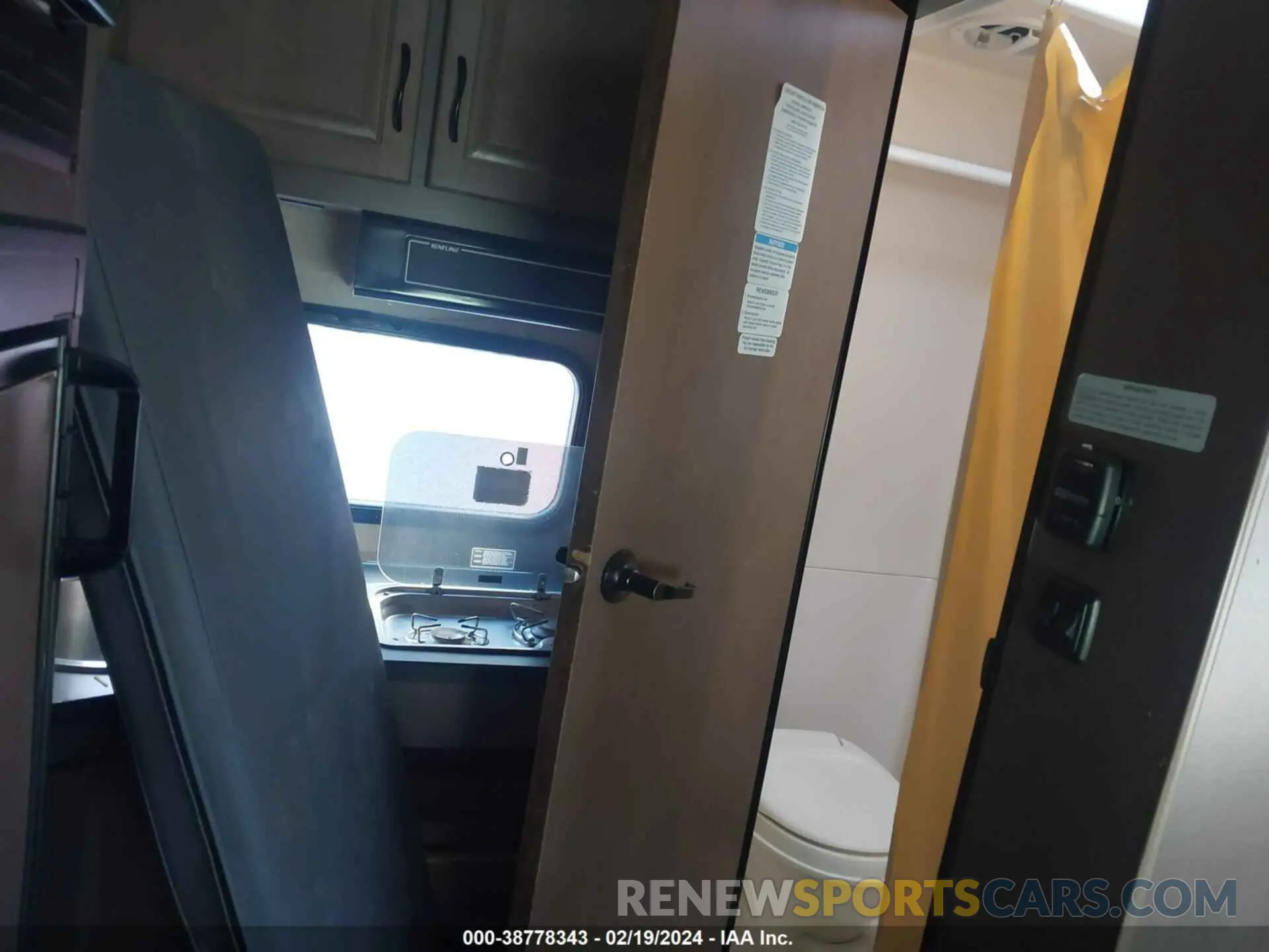 12 fotografías del automóvil dañado 1FDWE3FS9KDC22386 FORD E-350 CUTAWAY 2019