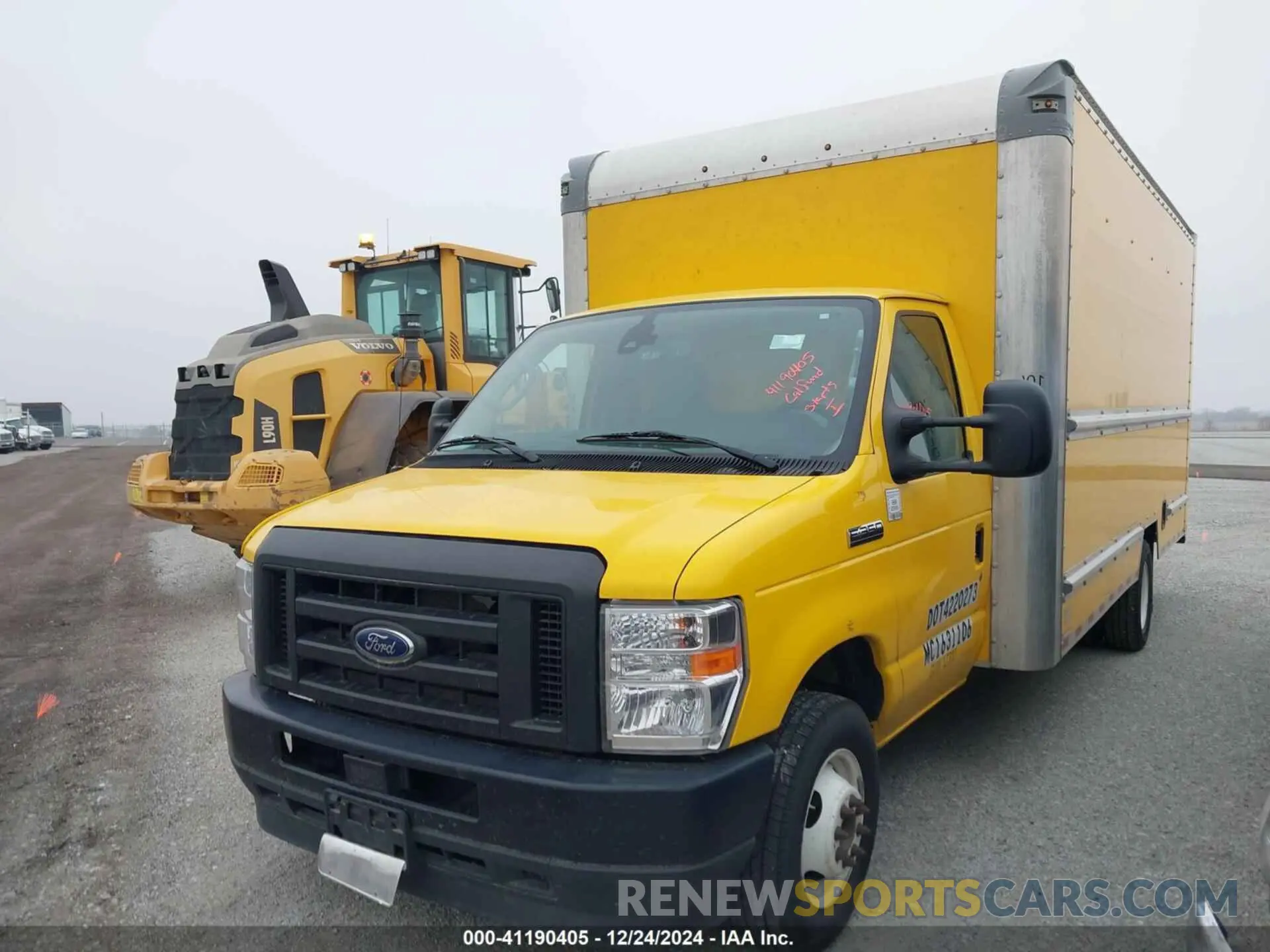 2 fotografías del automóvil dañado 1FDWE3FNXMDC10325 FORD E-350 CUTAWAY 2021