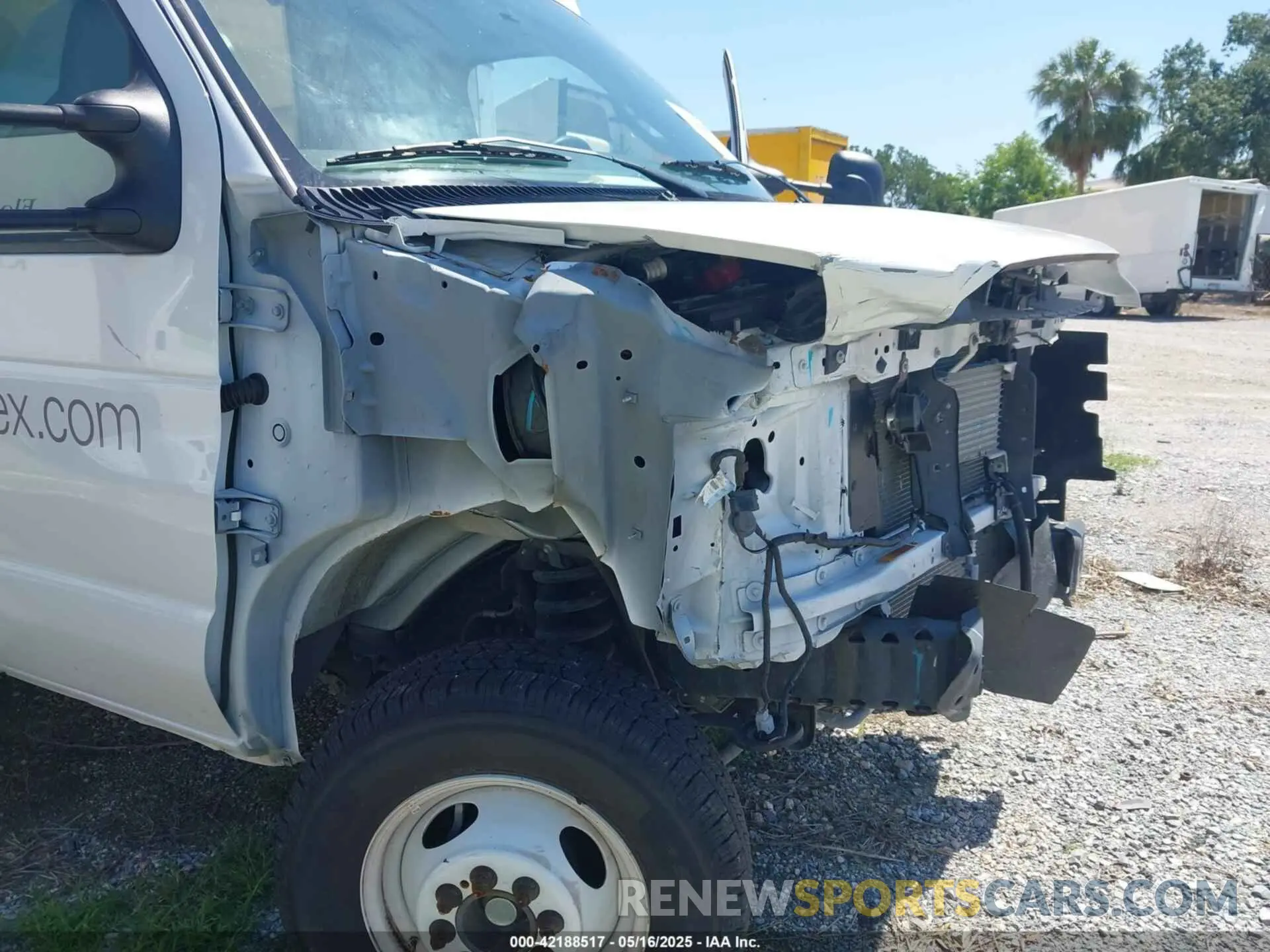 17 fotografías del automóvil dañado 1FDWE3FN1RDD45815 FORD E-350 CUTAWAY 2024