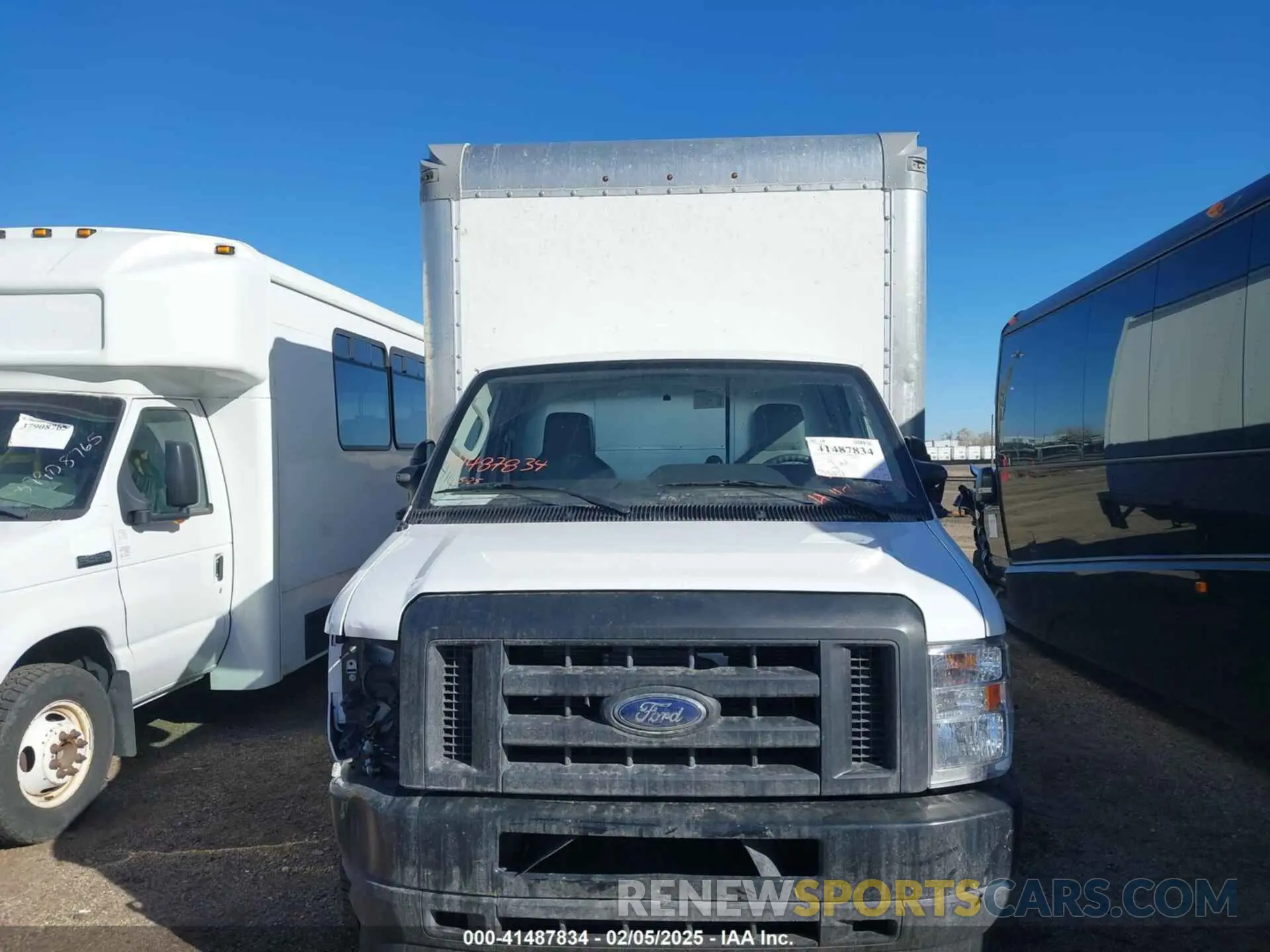 12 fotografías del automóvil dañado 1FDWE3FN6RDD14561 FORD E-350 CUTAWAY 2024