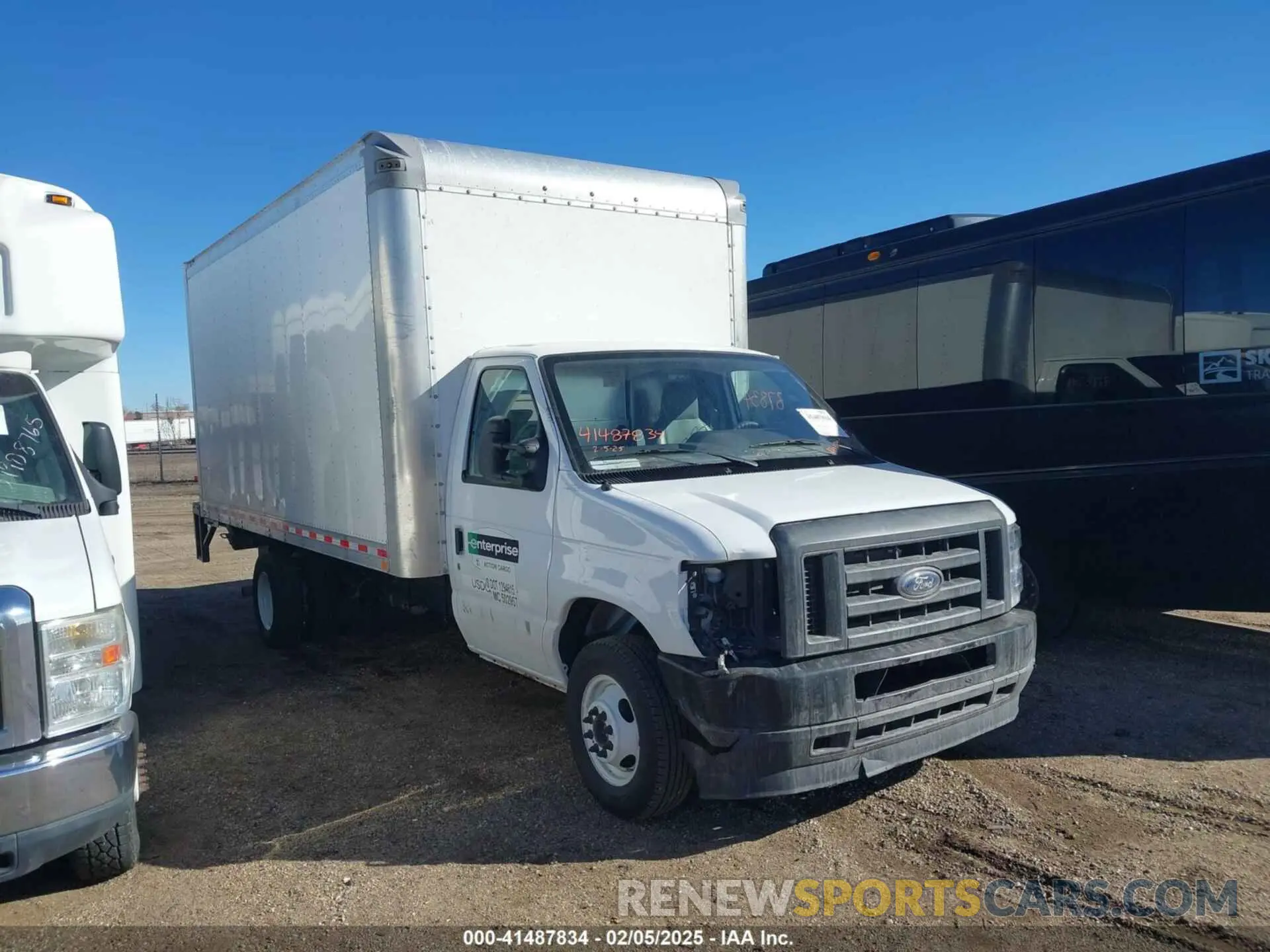 13 fotografías del automóvil dañado 1FDWE3FN6RDD14561 FORD E-350 CUTAWAY 2024