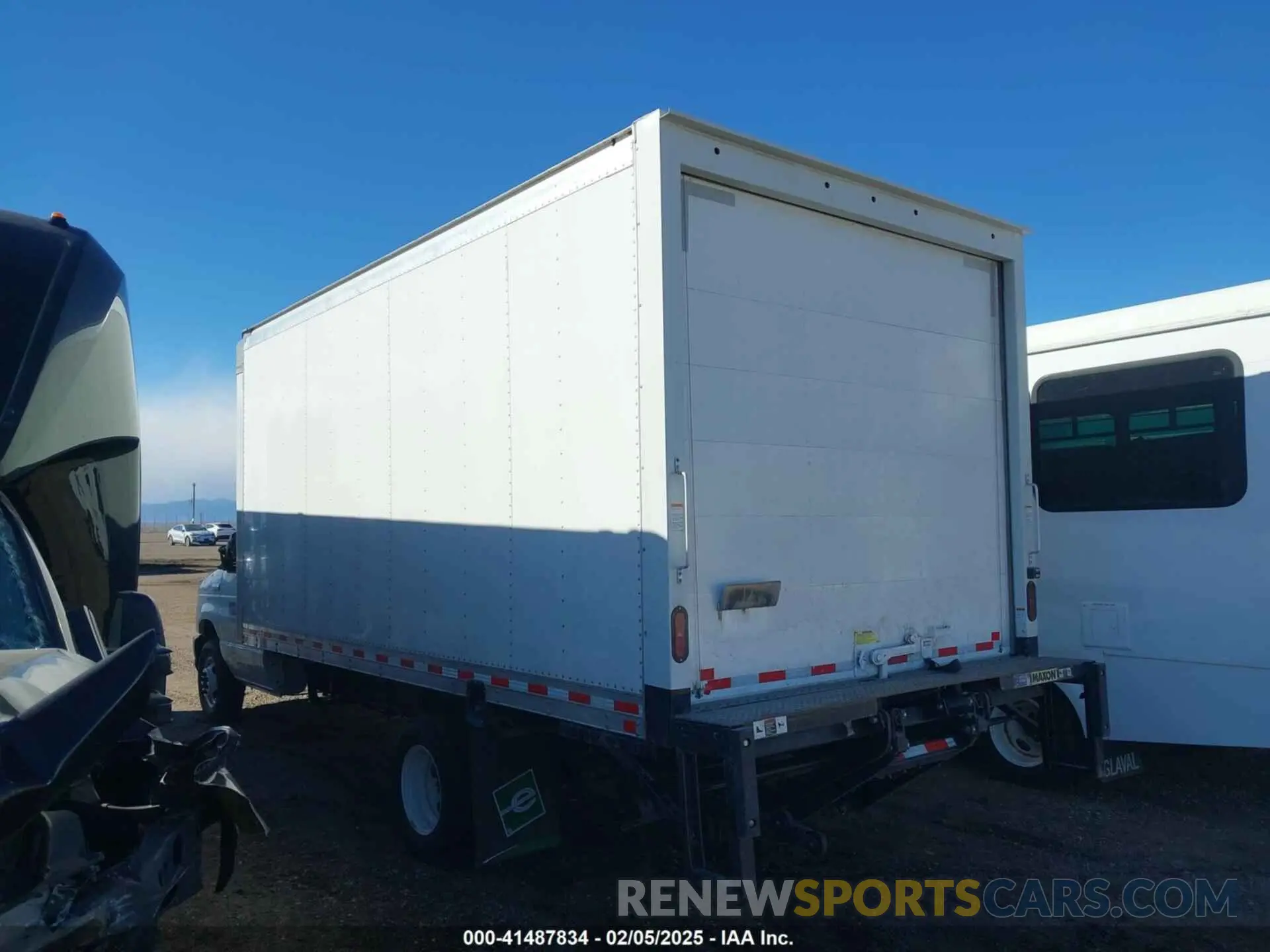 14 fotografías del automóvil dañado 1FDWE3FN6RDD14561 FORD E-350 CUTAWAY 2024
