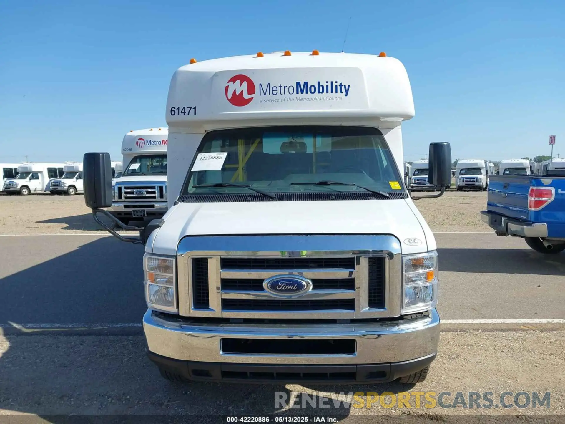 12 fotografías del automóvil dañado 1FDFE4FS0KDC56688 FORD E-450 CUTAWAY 2019