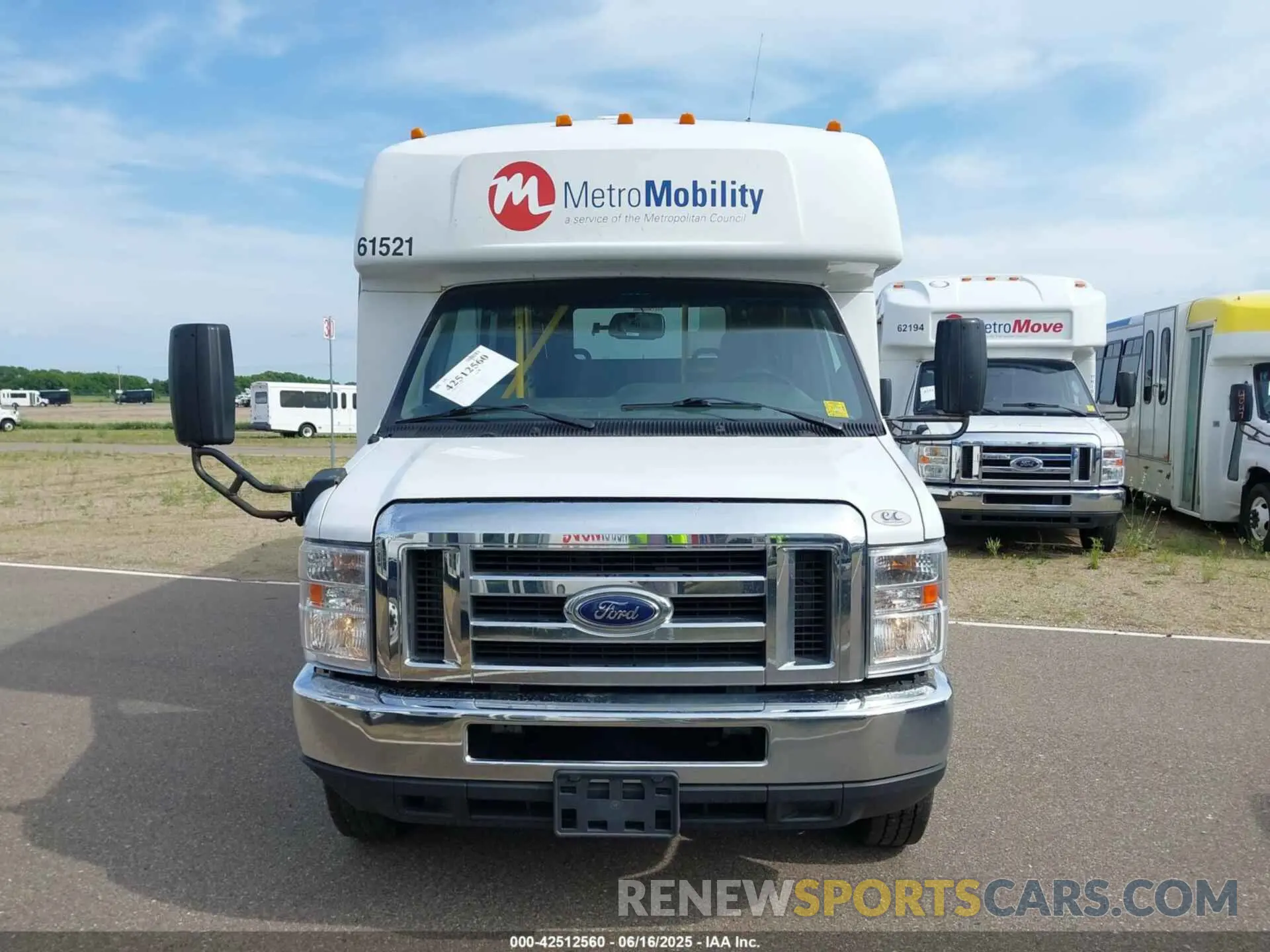 12 fotografías del automóvil dañado 1FDFE4FS0KDC60613 FORD E-450 CUTAWAY 2019