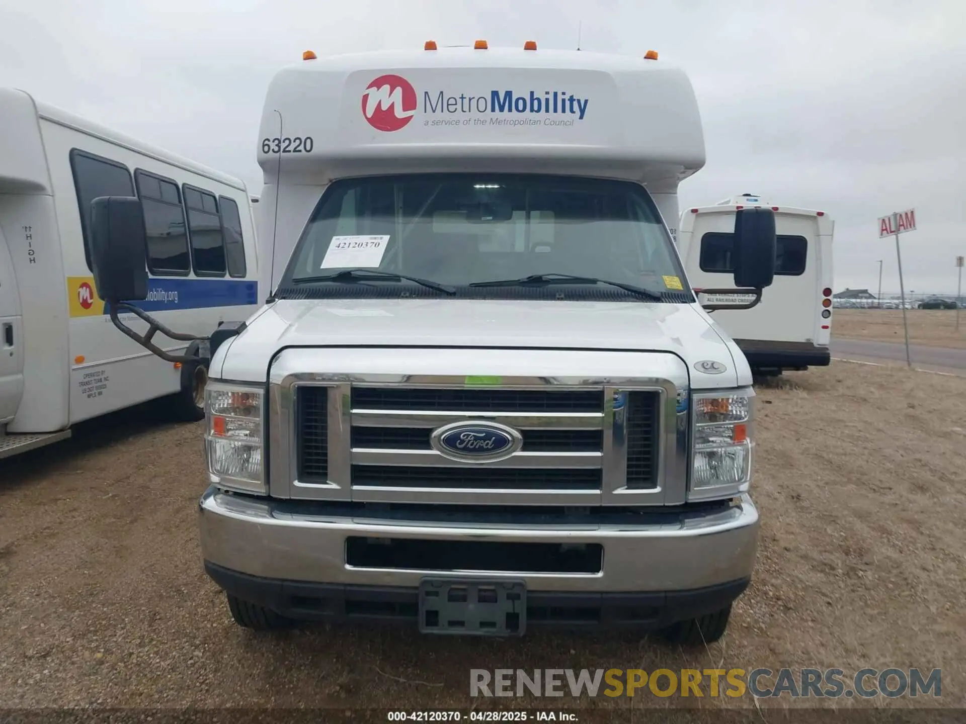 12 fotografías del automóvil dañado 1FDFE4FS1KDC31024 FORD E-450 CUTAWAY 2019
