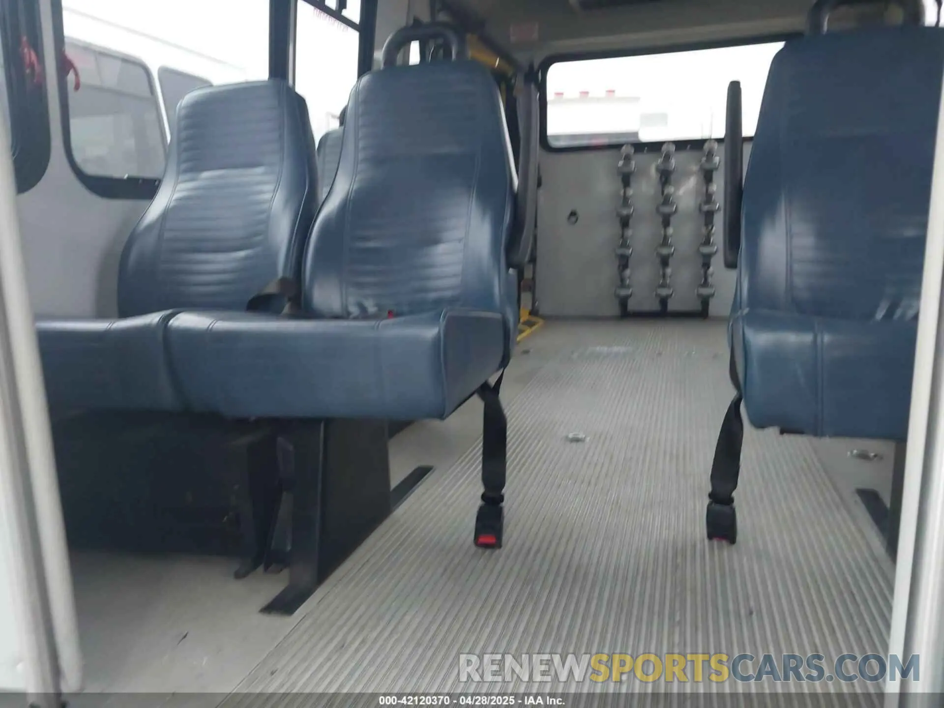 7 fotografías del automóvil dañado 1FDFE4FS1KDC31024 FORD E-450 CUTAWAY 2019