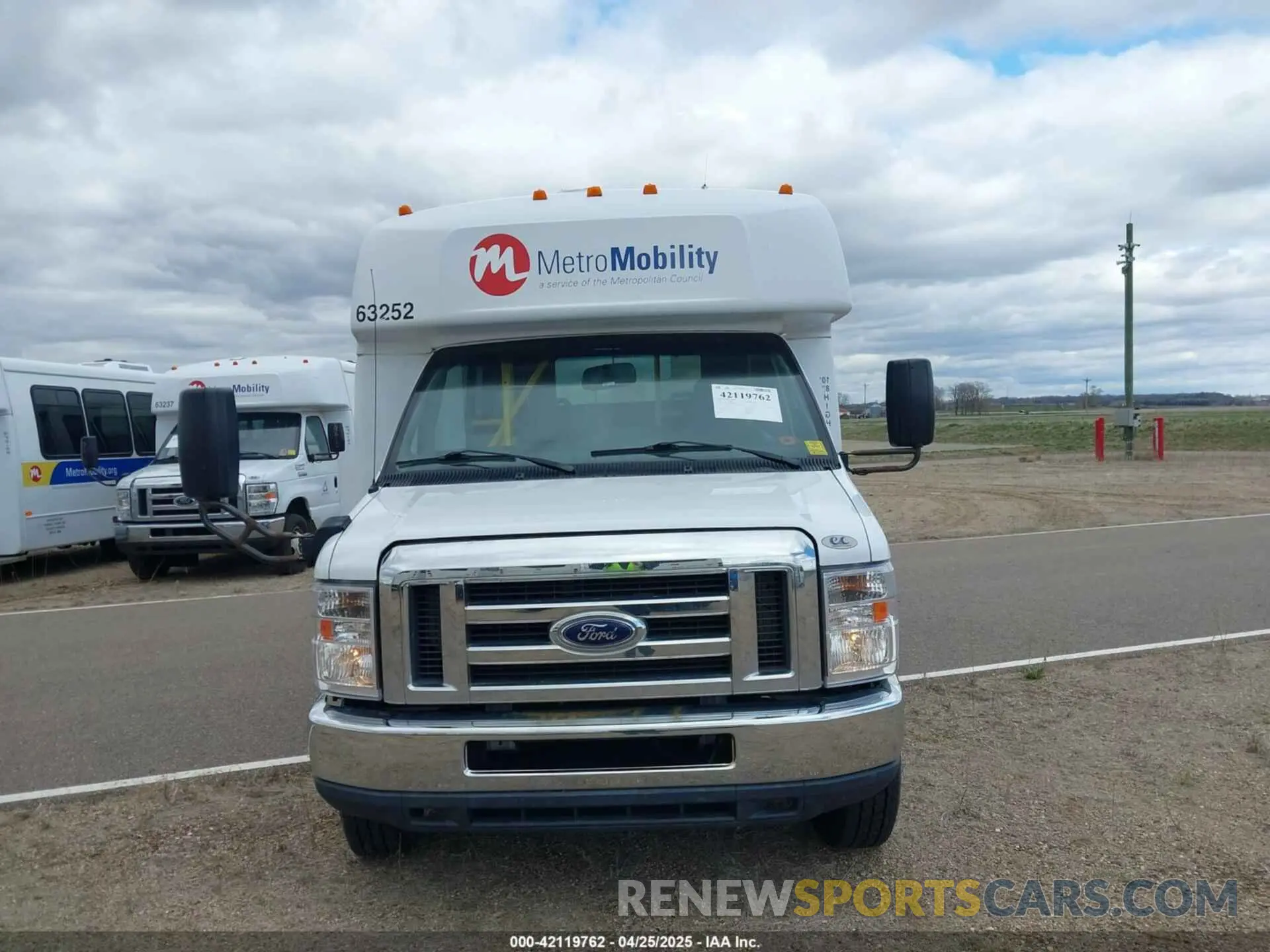 12 fotografías del automóvil dañado 1FDFE4FS1KDC60619 FORD E-450 CUTAWAY 2019
