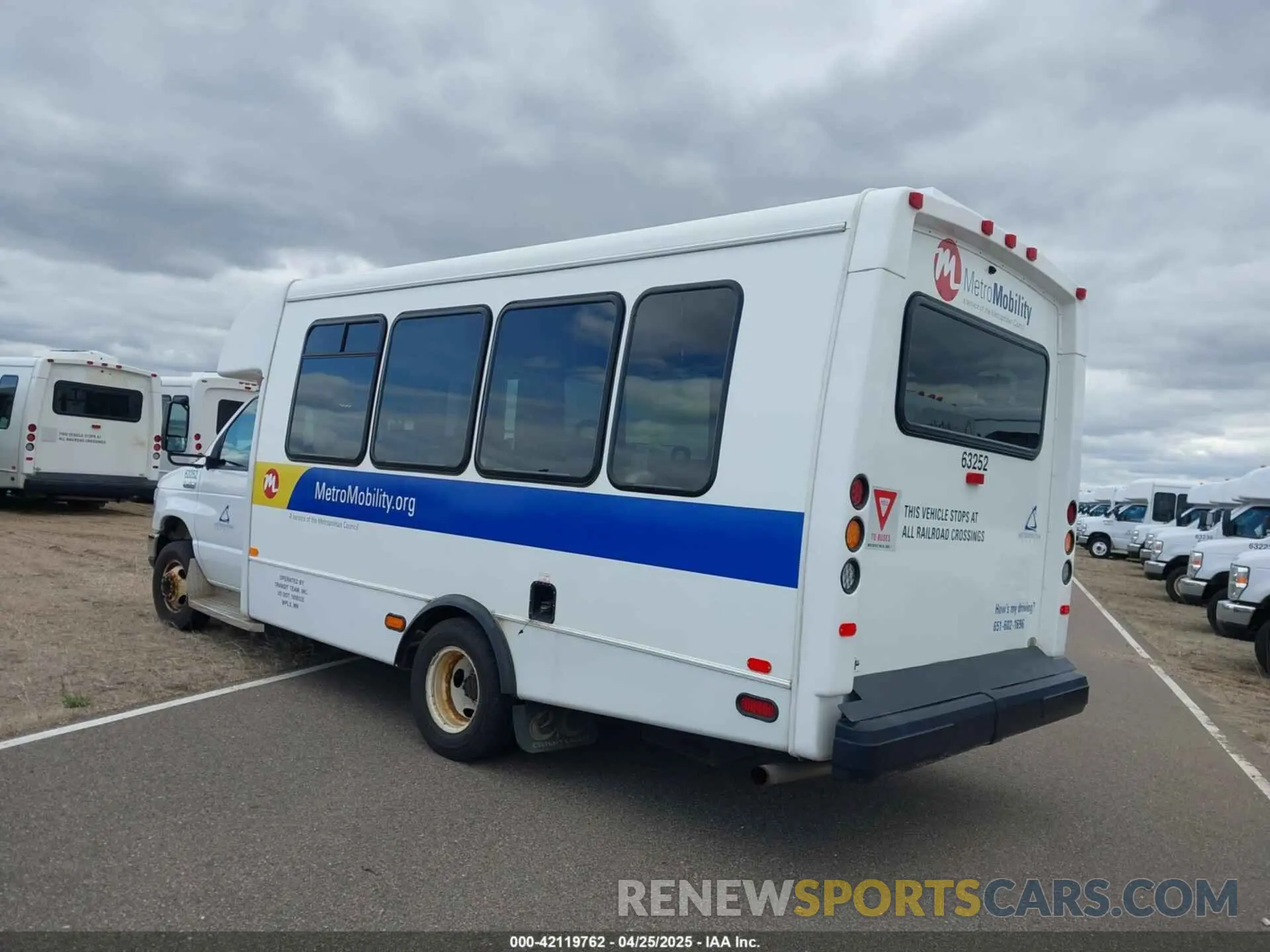 3 fotografías del automóvil dañado 1FDFE4FS1KDC60619 FORD E-450 CUTAWAY 2019