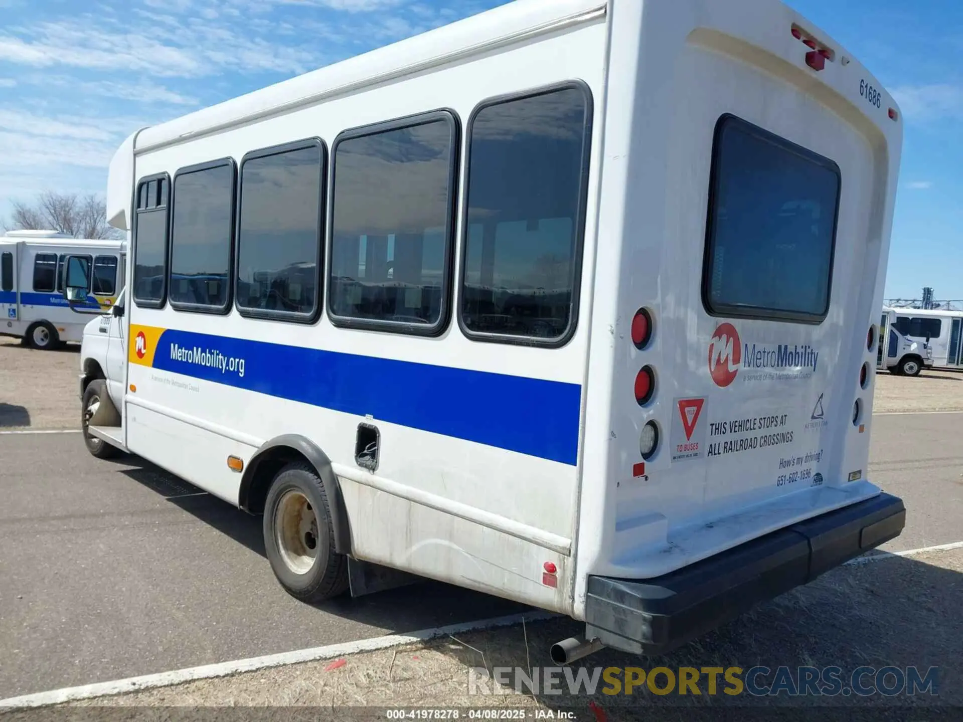 3 fotografías del automóvil dañado 1FDFE4FS2KDC32053 FORD E-450 CUTAWAY 2019