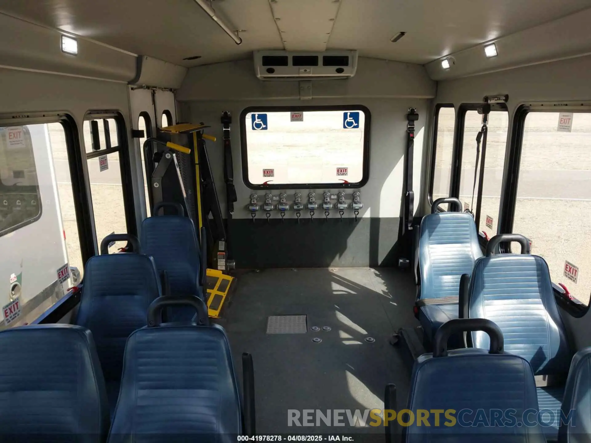 6 fotografías del automóvil dañado 1FDFE4FS2KDC32053 FORD E-450 CUTAWAY 2019