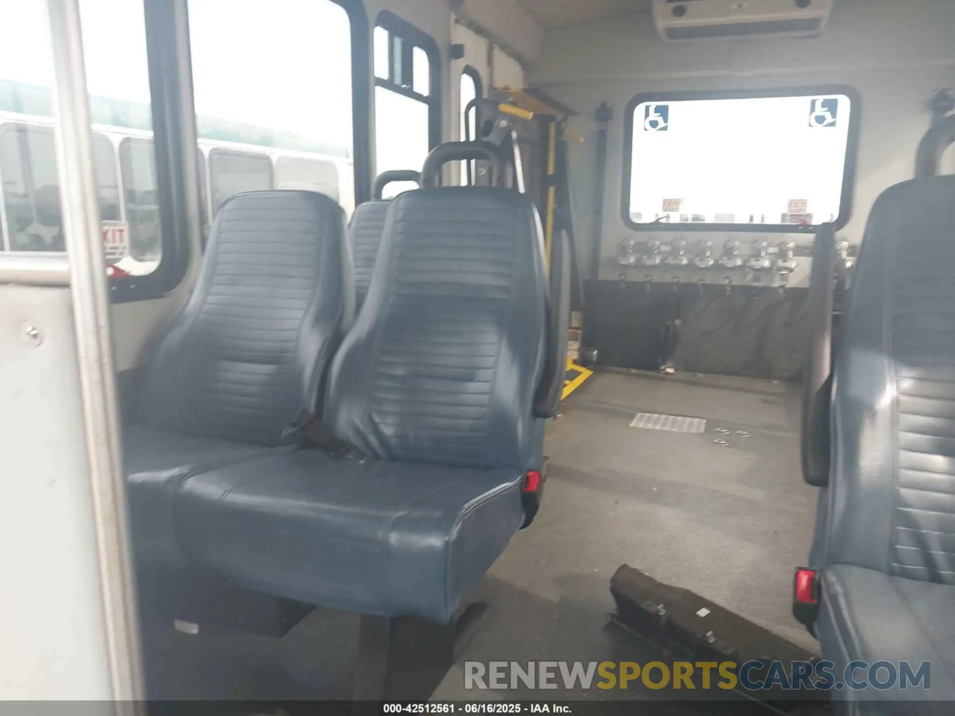 6 fotografías del automóvil dañado 1FDFE4FS3KDC32031 FORD E-450 CUTAWAY 2019