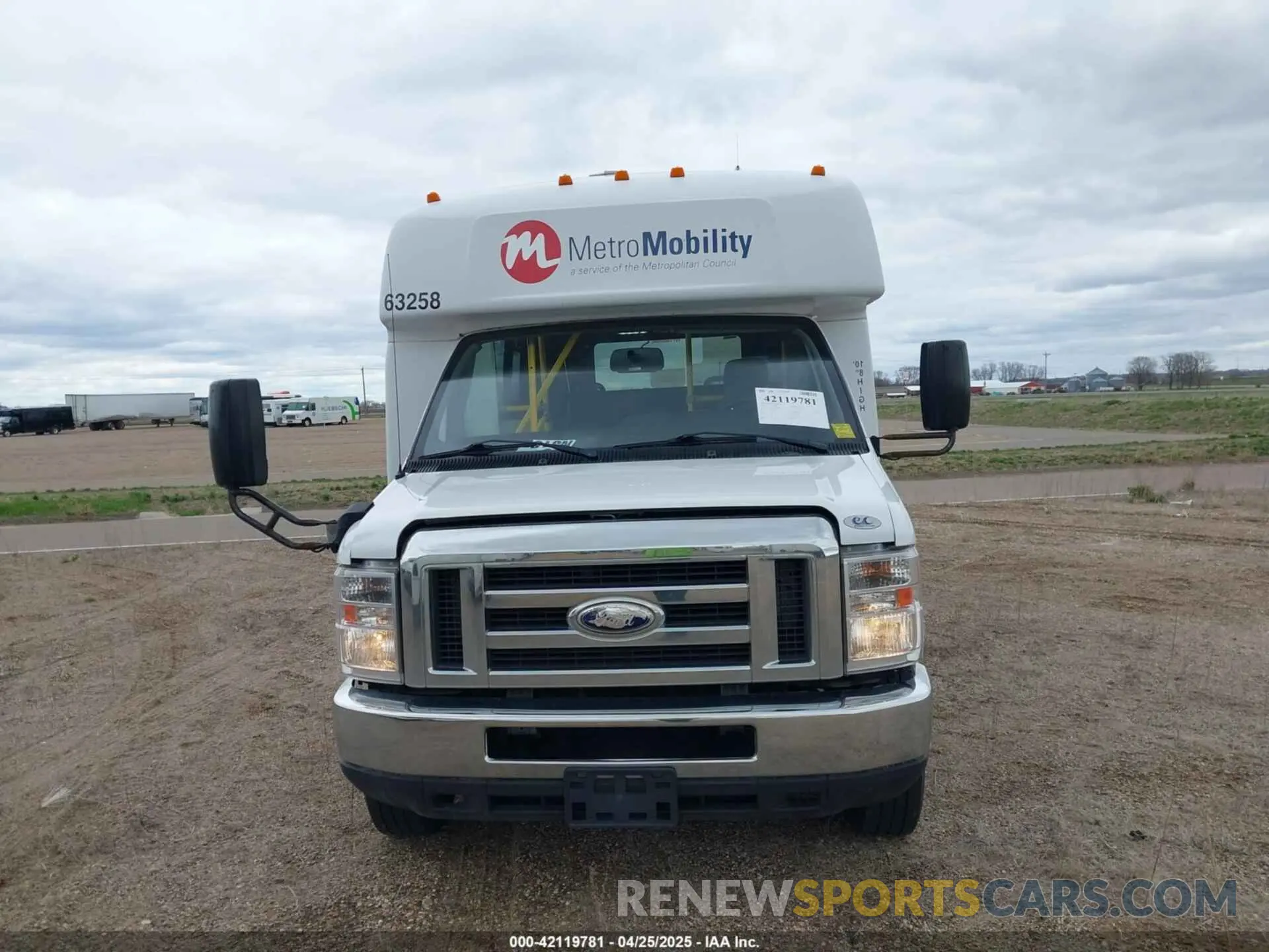12 fotografías del automóvil dañado 1FDFE4FS3KDC59665 FORD E-450 CUTAWAY 2019