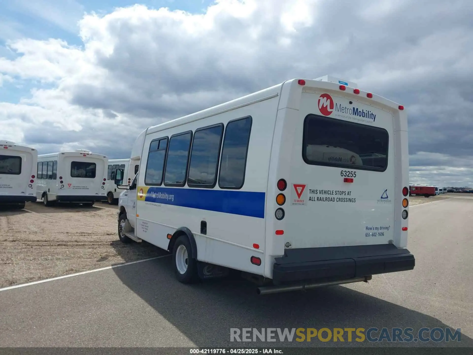3 fotografías del automóvil dañado 1FDFE4FS3KDC60623 FORD E-450 CUTAWAY 2019