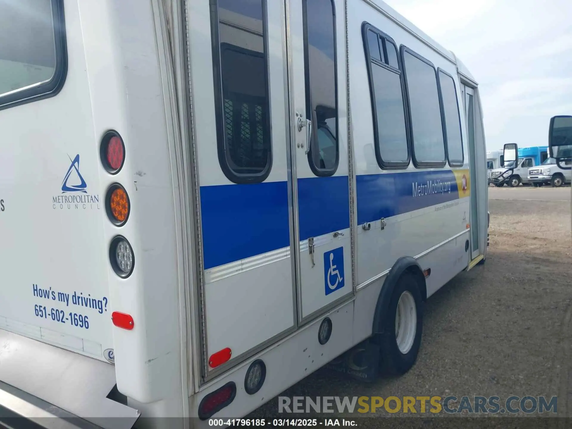 13 fotografías del automóvil dañado 1FDFE4FS4KDC56693 FORD E-450 CUTAWAY 2019