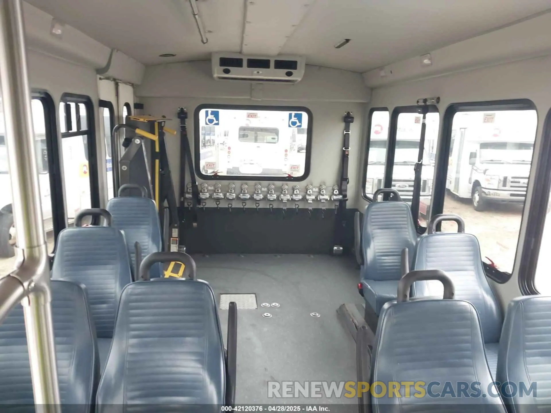 7 fotografías del automóvil dañado 1FDFE4FS6KDC32038 FORD E-450 CUTAWAY 2019