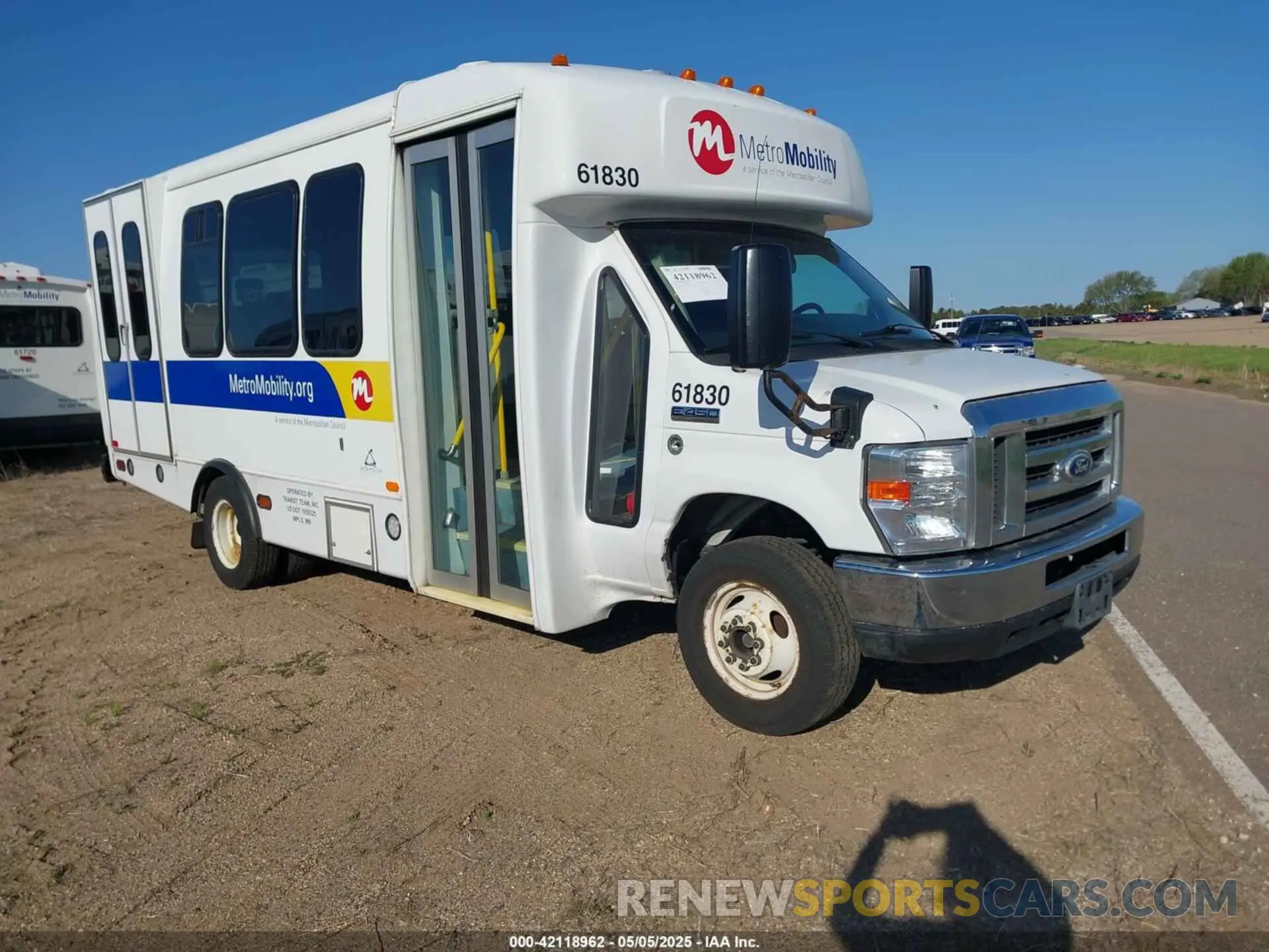 1 fotografías del automóvil dañado 1FDFE4FS7KDC56168 FORD E-450 CUTAWAY 2019