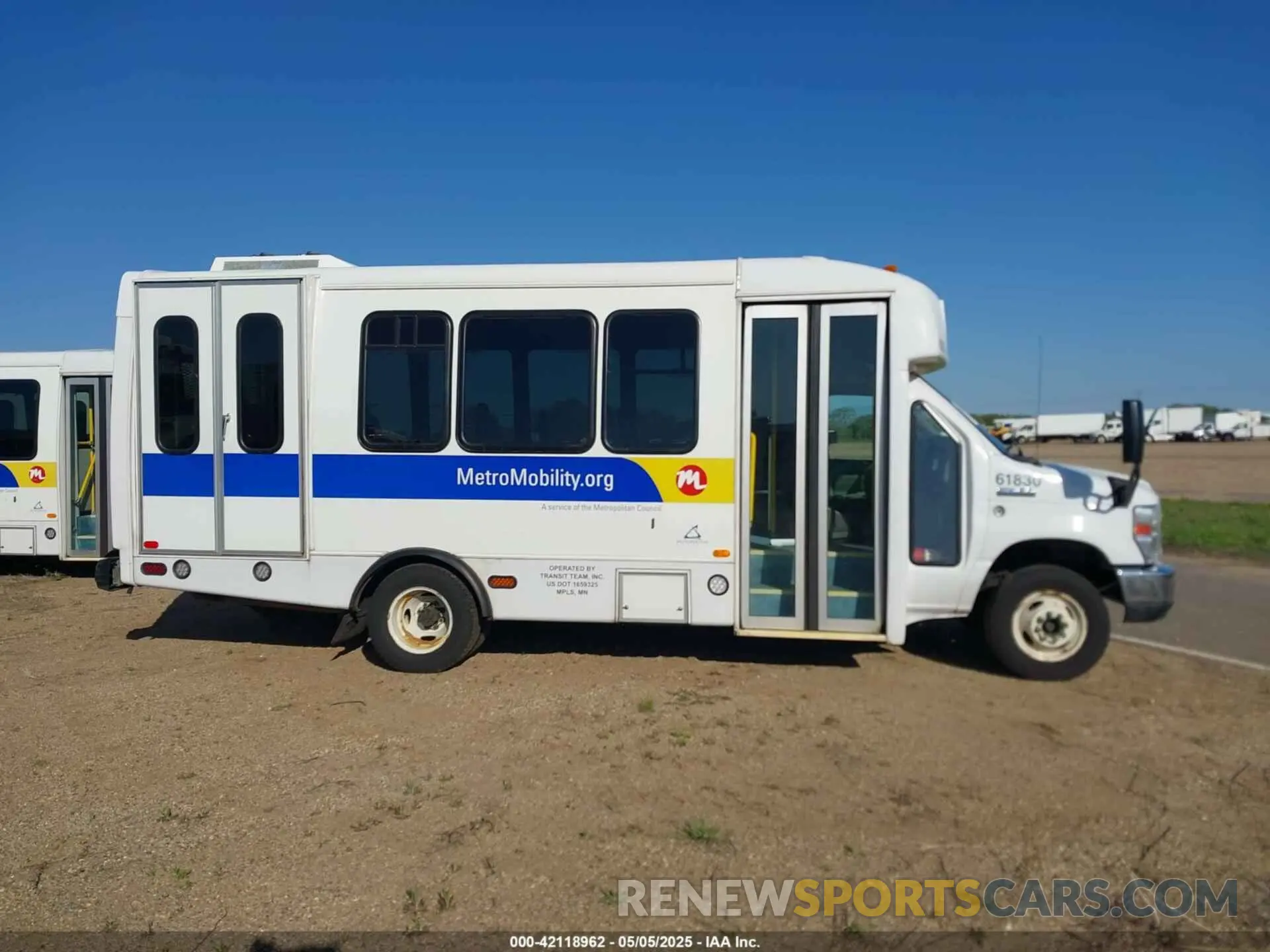 13 fotografías del automóvil dañado 1FDFE4FS7KDC56168 FORD E-450 CUTAWAY 2019