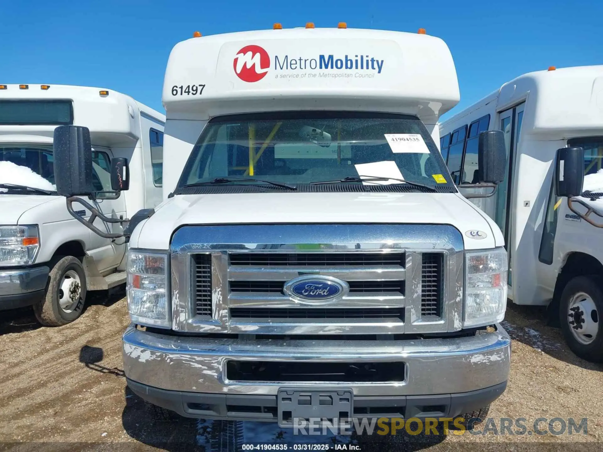 12 fotografías del automóvil dañado 1FDFE4FS8KDC59662 FORD E-450 CUTAWAY 2019