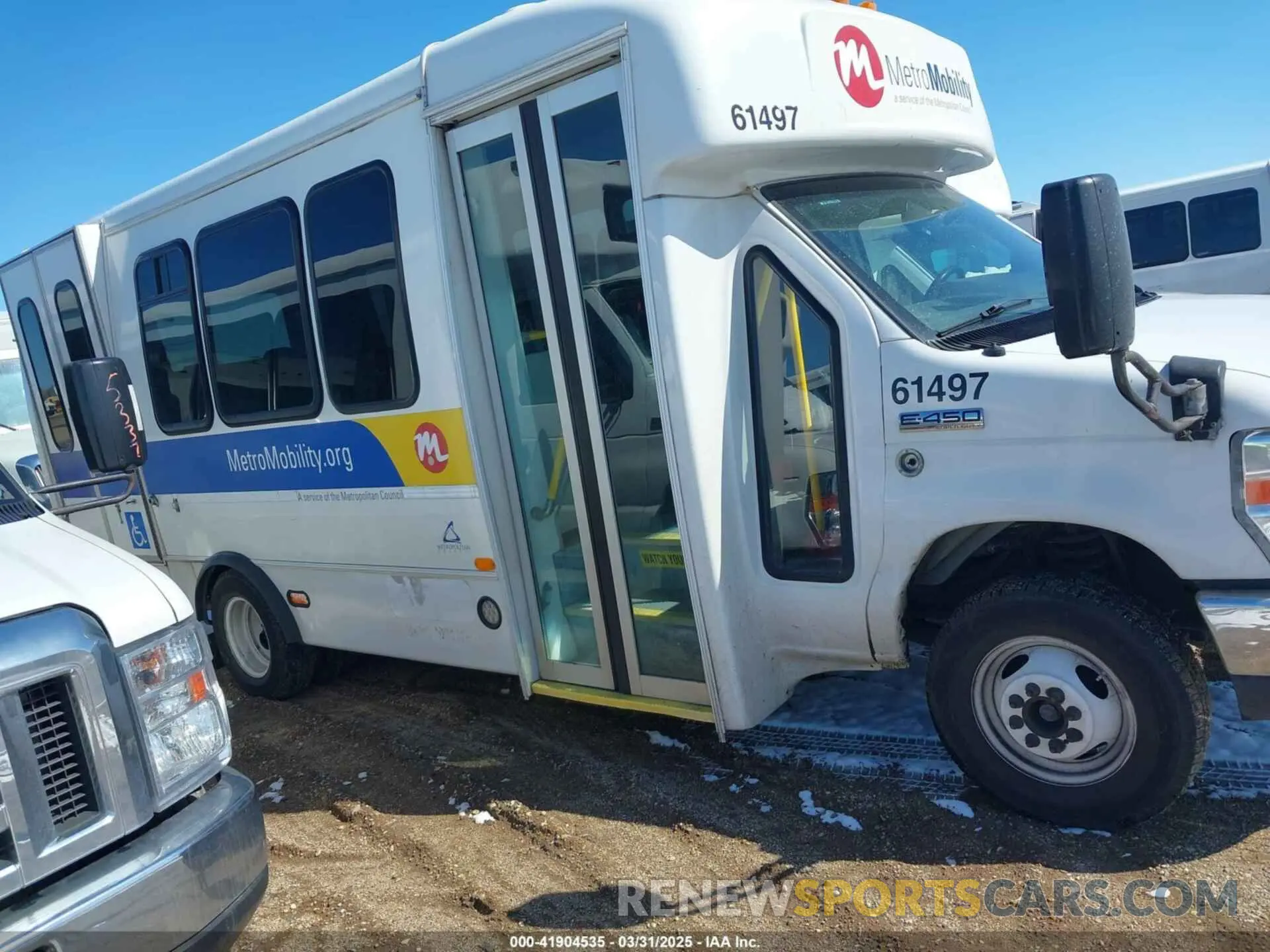13 fotografías del automóvil dañado 1FDFE4FS8KDC59662 FORD E-450 CUTAWAY 2019